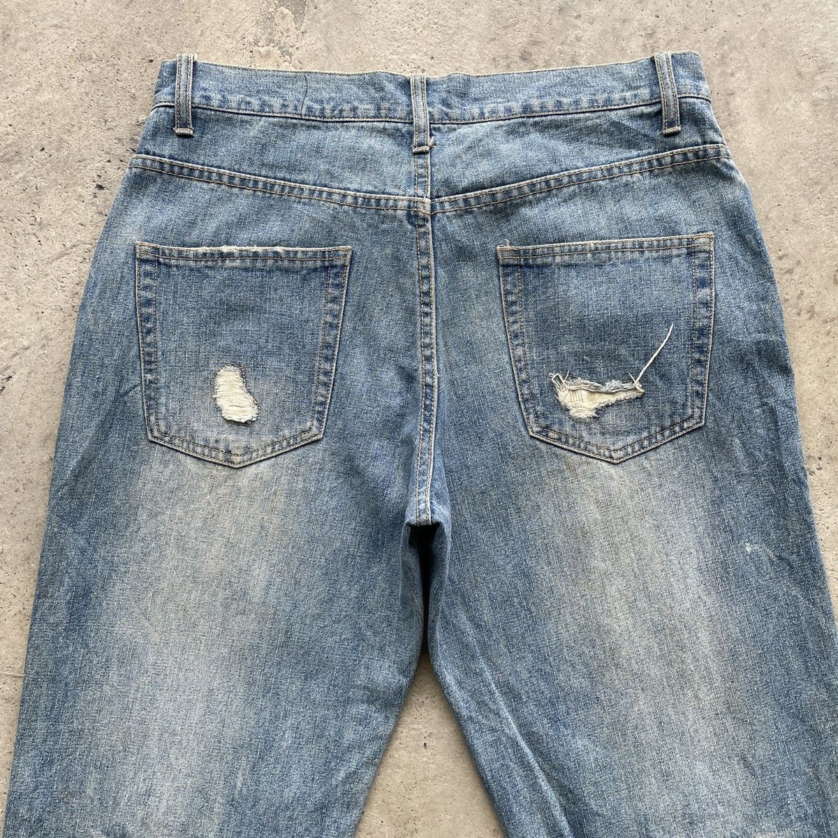 Japanese Brand Vintage Distressed Japanese Rare Faded Jeans Denim Pants W32 Size US 32 / EU 48 - 9 Thumbnail