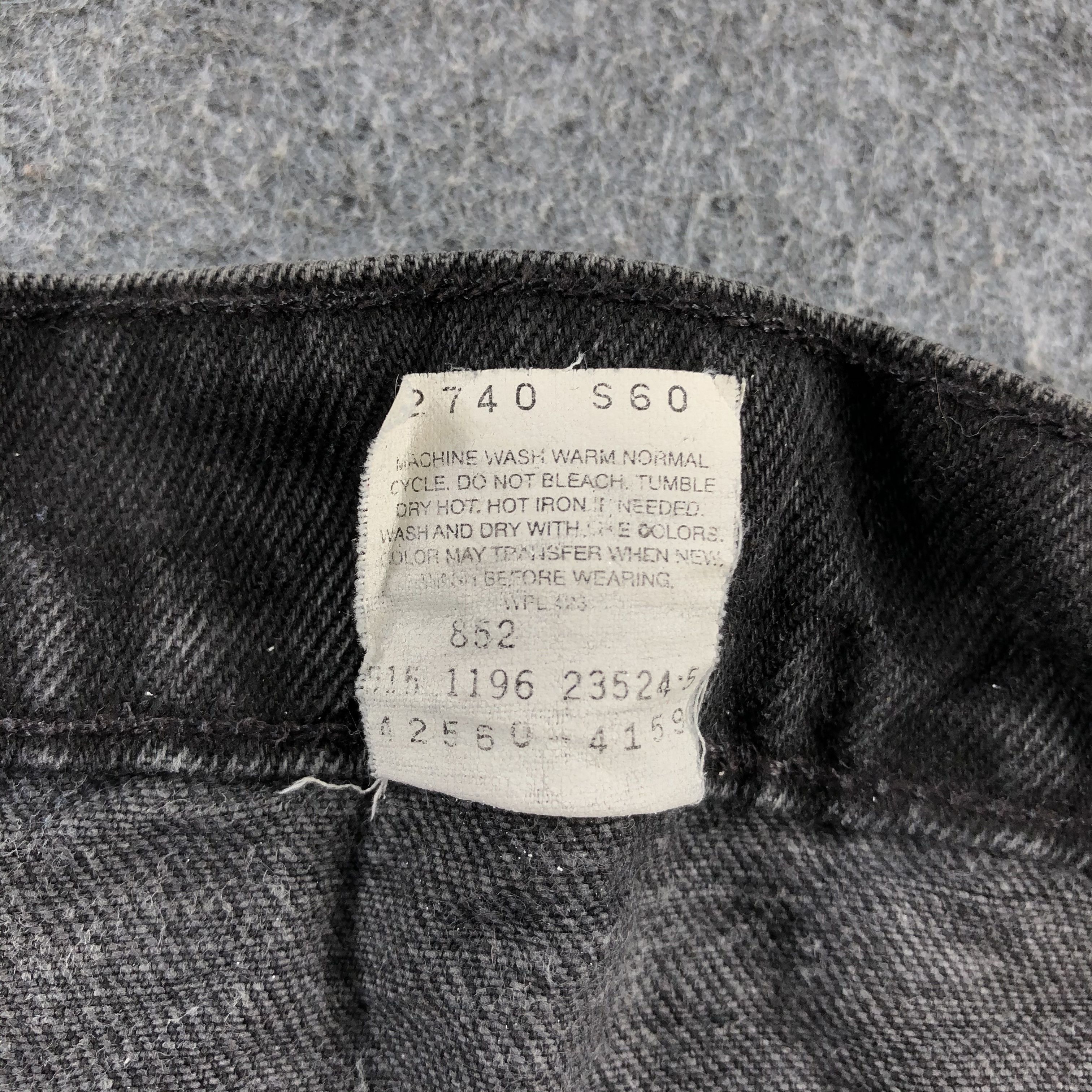 Levi's Vintage 90s Faded Black Levis 560 Jeans-J2408 Size US 37 - 15 Thumbnail