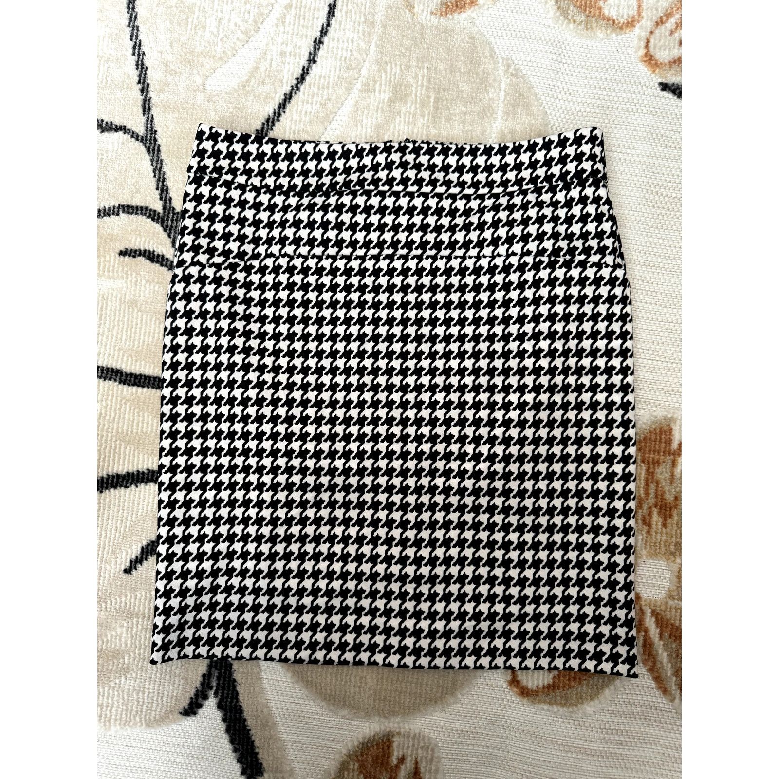 Michael Kors Michael Kors Womens Plaid Mini Skirt Black & White Size 10 Size 32" / US 10 / IT 46 - 1 Thumbnail