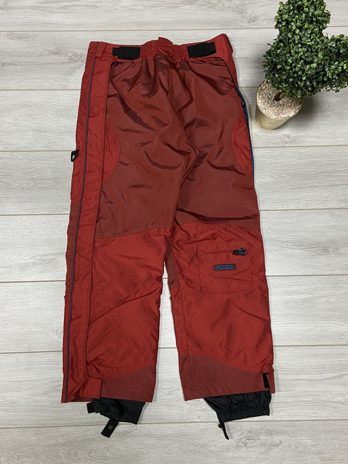 Nike ACG Nike ACG vintage ski pants Size US 32 / EU 48 - 2 Thumbnail