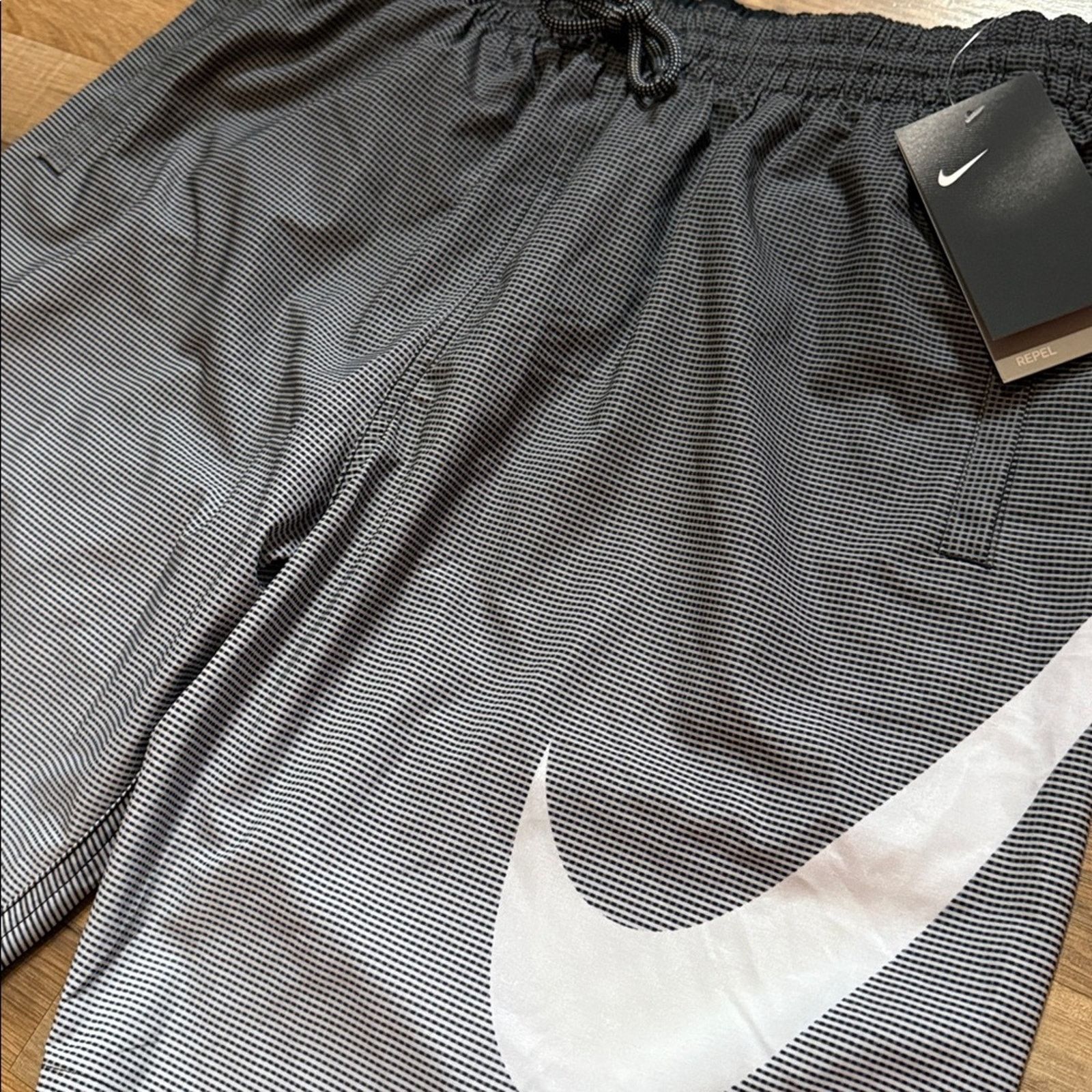 Nike 2016 Nike Water Repellents Color Gradient Grid Print Shorts Size US 30 / EU 46 - 2 Thumbnail