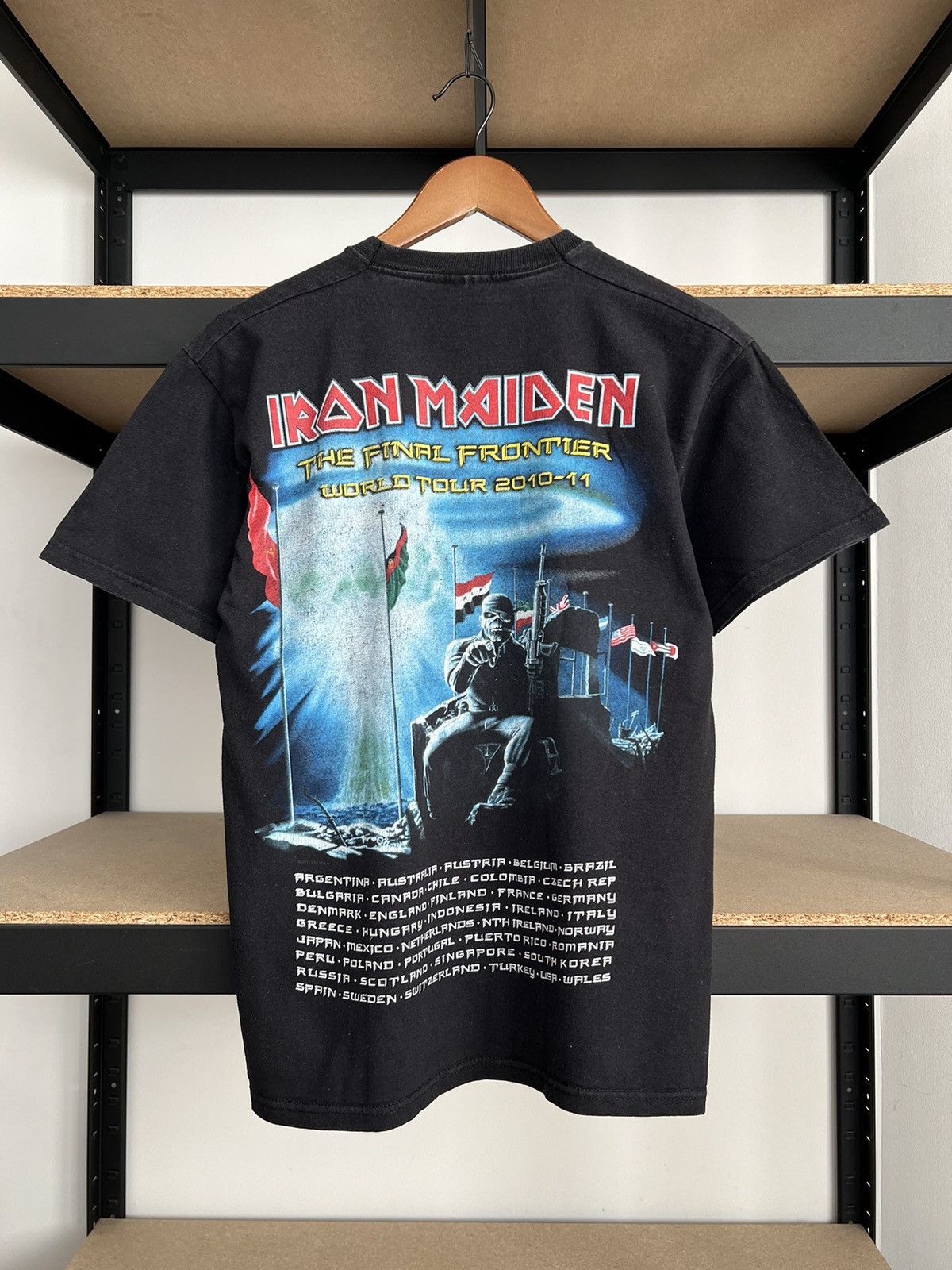 Band Tees Vintage 2010 Iron Maiden The Final Frontier Black T-shirt Size US M / EU 48-50 / 2 - 3 Thumbnail