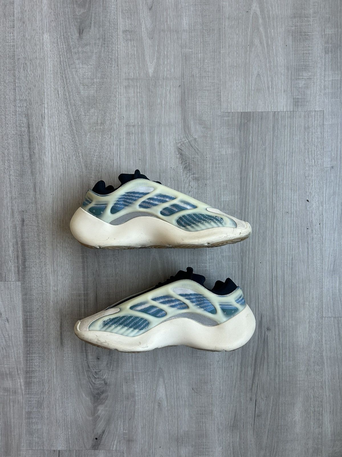Adidas × Yeezy Yeezy 700 V3 Kyanite Size US 9 / EU 42 - 2 Thumbnail