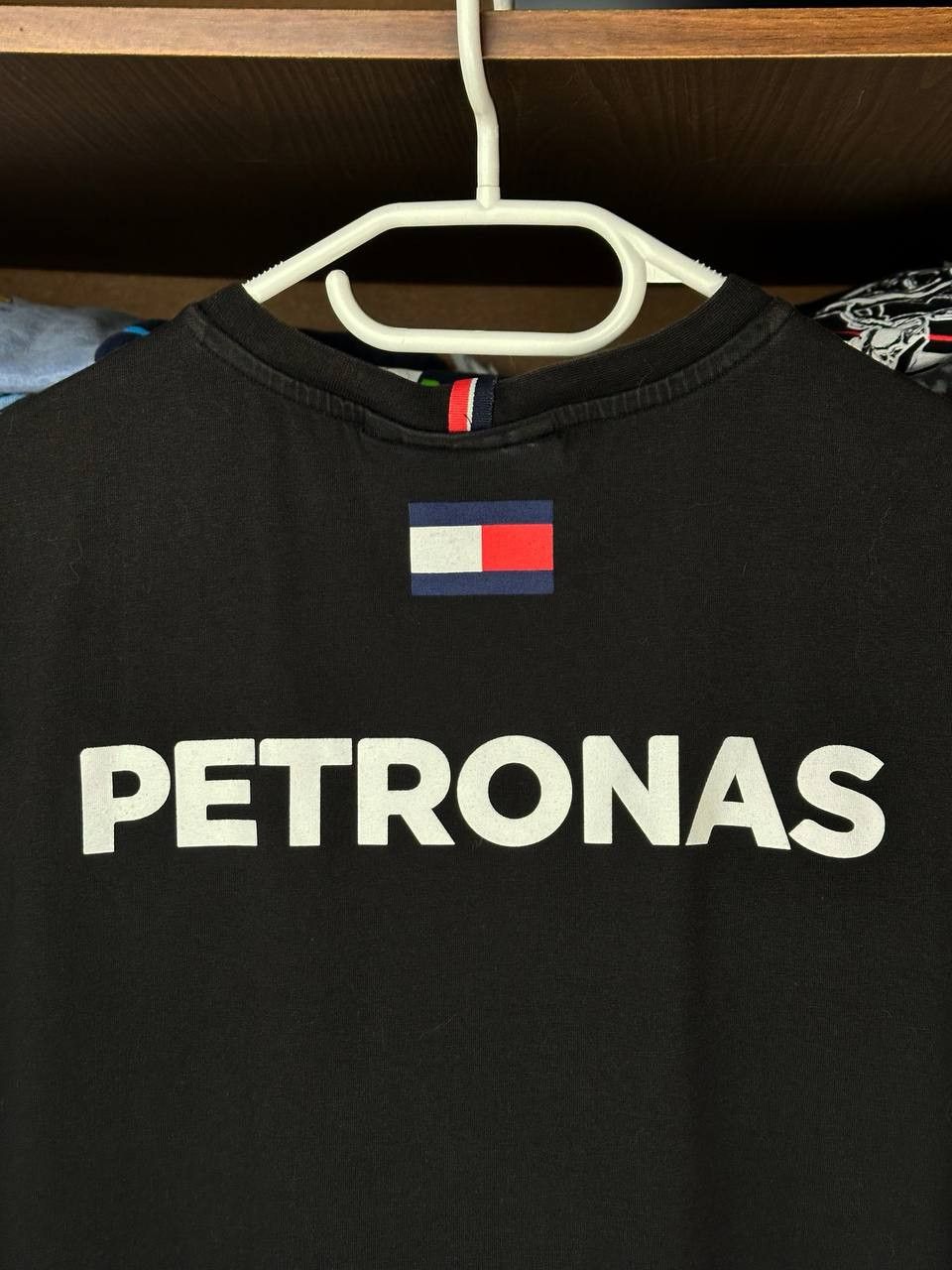 Formula 1 Vintage Tommy Hilfiger Mercedes Benz Petronas T-Shirt Y2K Size US L / EU 52-54 / 3 - 8 Thumbnail