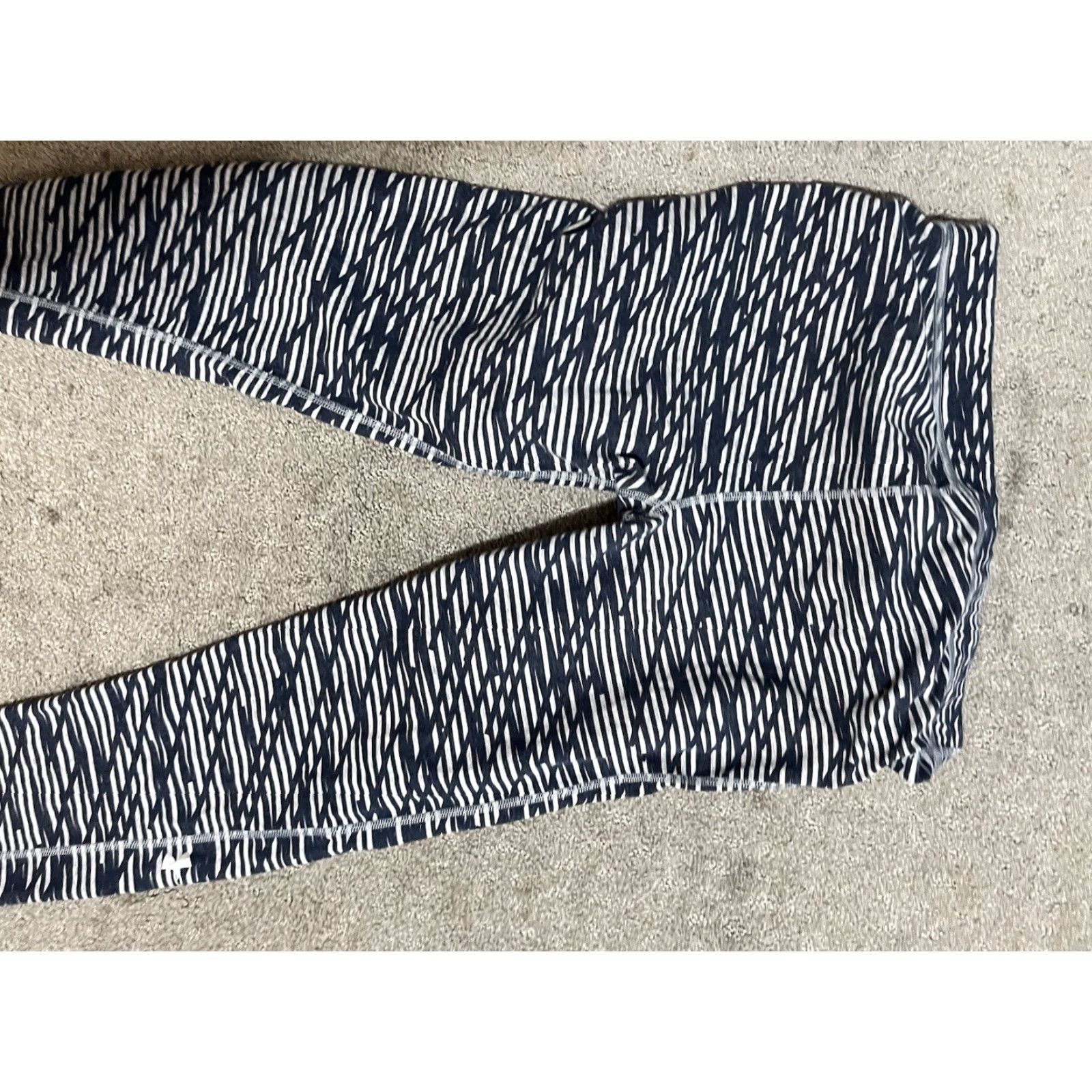 Under Armour Under Armour Favorite Printed Leggings Womens Size S Size 28" / US 6 / IT 42 - 4 Thumbnail