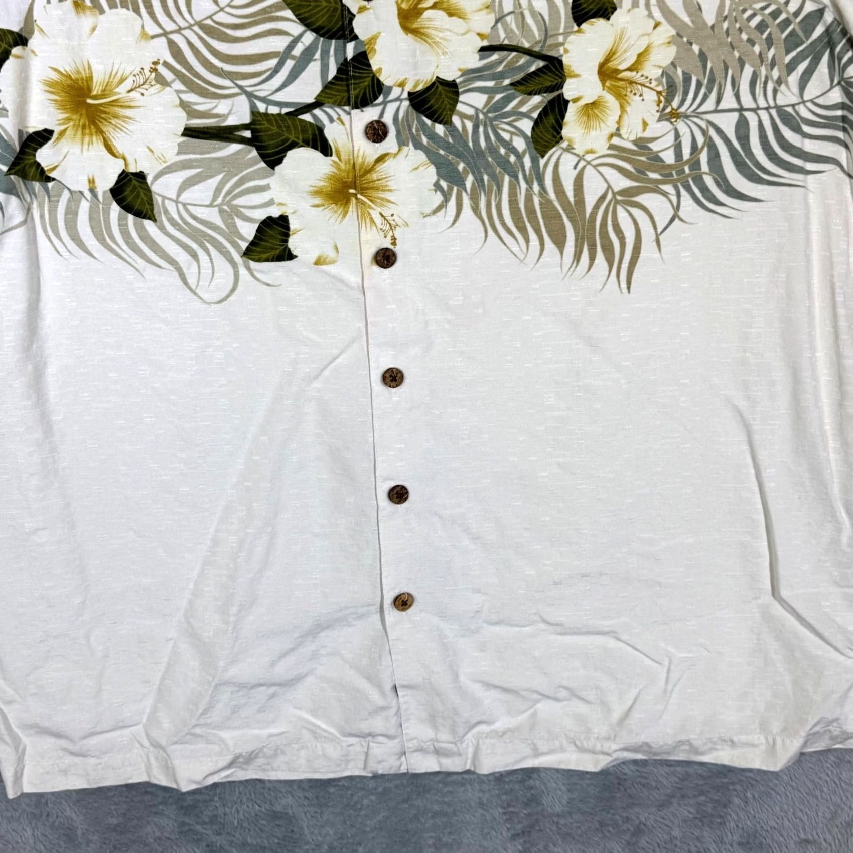 Vintage Caribbean Shirt XLT Button-Up Shirt Men Floral Cream Silk Cotton Short Sleeve Tropical Hawaiian Shirt Size US XL / EU 56 / 4 - 6 Thumbnail