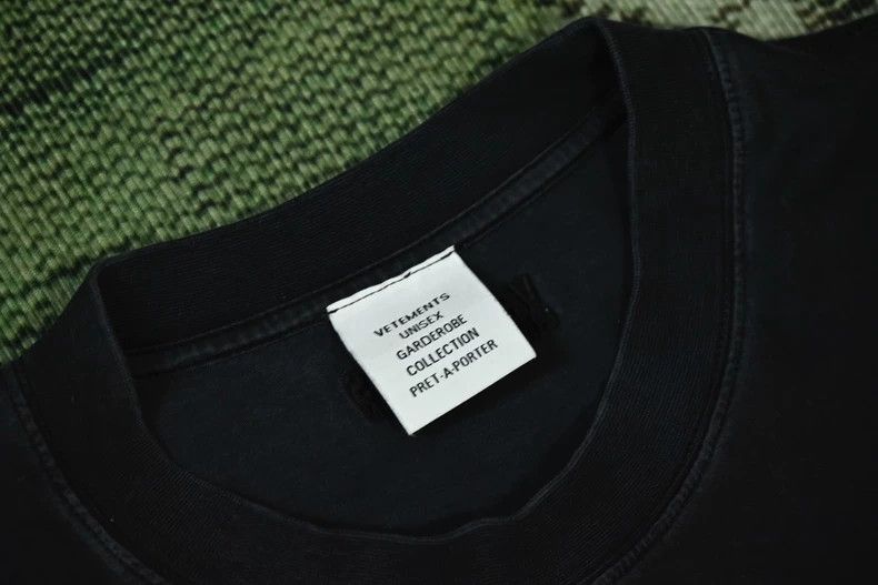 Vetements Vetements 24SS Vetteman red slogan lettering print short s Size US M / EU 48-50 / 2 - 6 Thumbnail