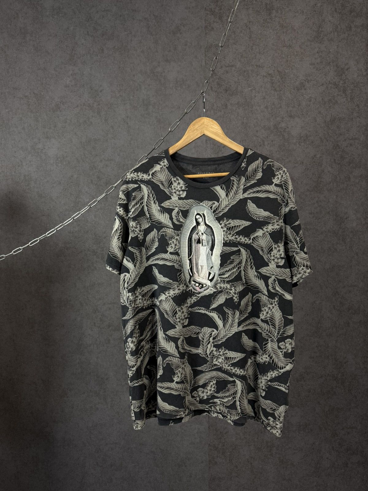 Allsaints Allsaints religion art overprinted tee Size US M / EU 48-50 / 2 - 1 Thumbnail