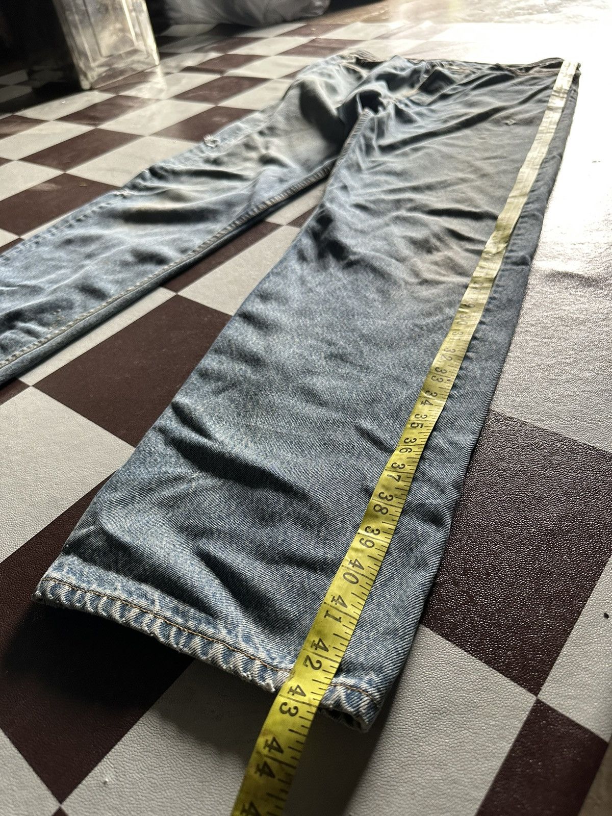 Levi's Vintage Levi’s 501 top button 552 light blue wash denim jean Size US 34 / EU 50 - 10 Thumbnail