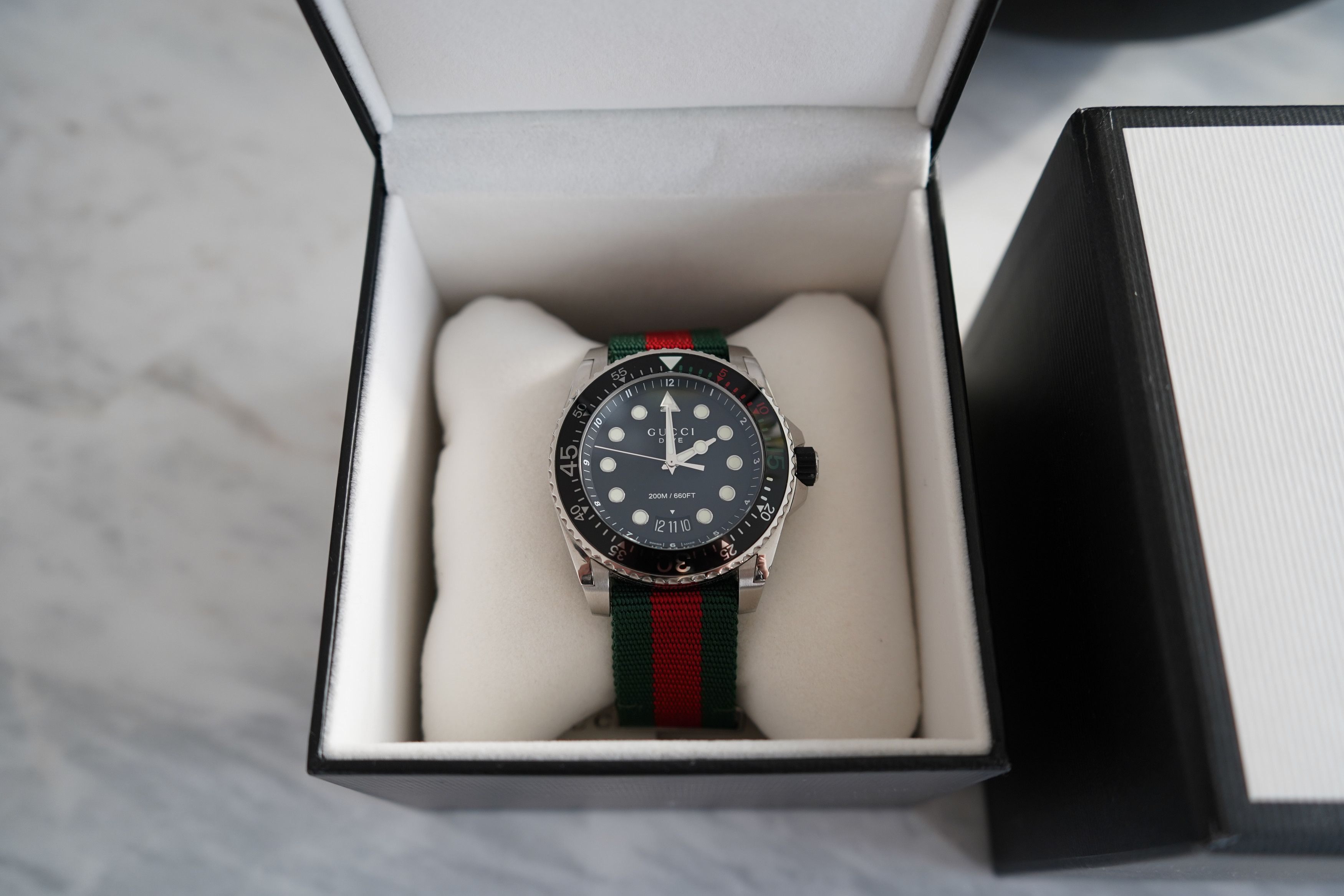 Gucci Gucci Dive Black Dial Green and Red Nylon NATO YA136209 Size ONE SIZE - 2 Thumbnail