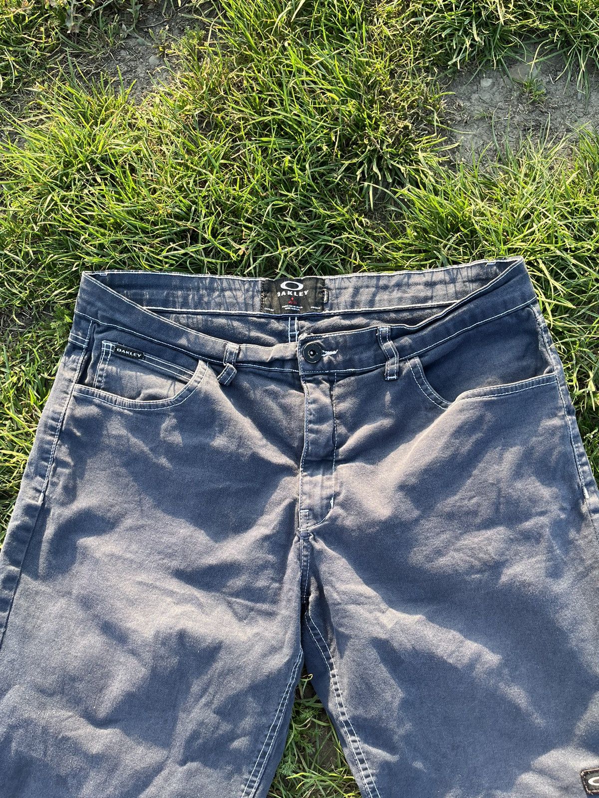 Oakley × Vintage Vintage Oakley Y2K Faded Hype Shorts Size US 32 / EU 48 - 4 Thumbnail