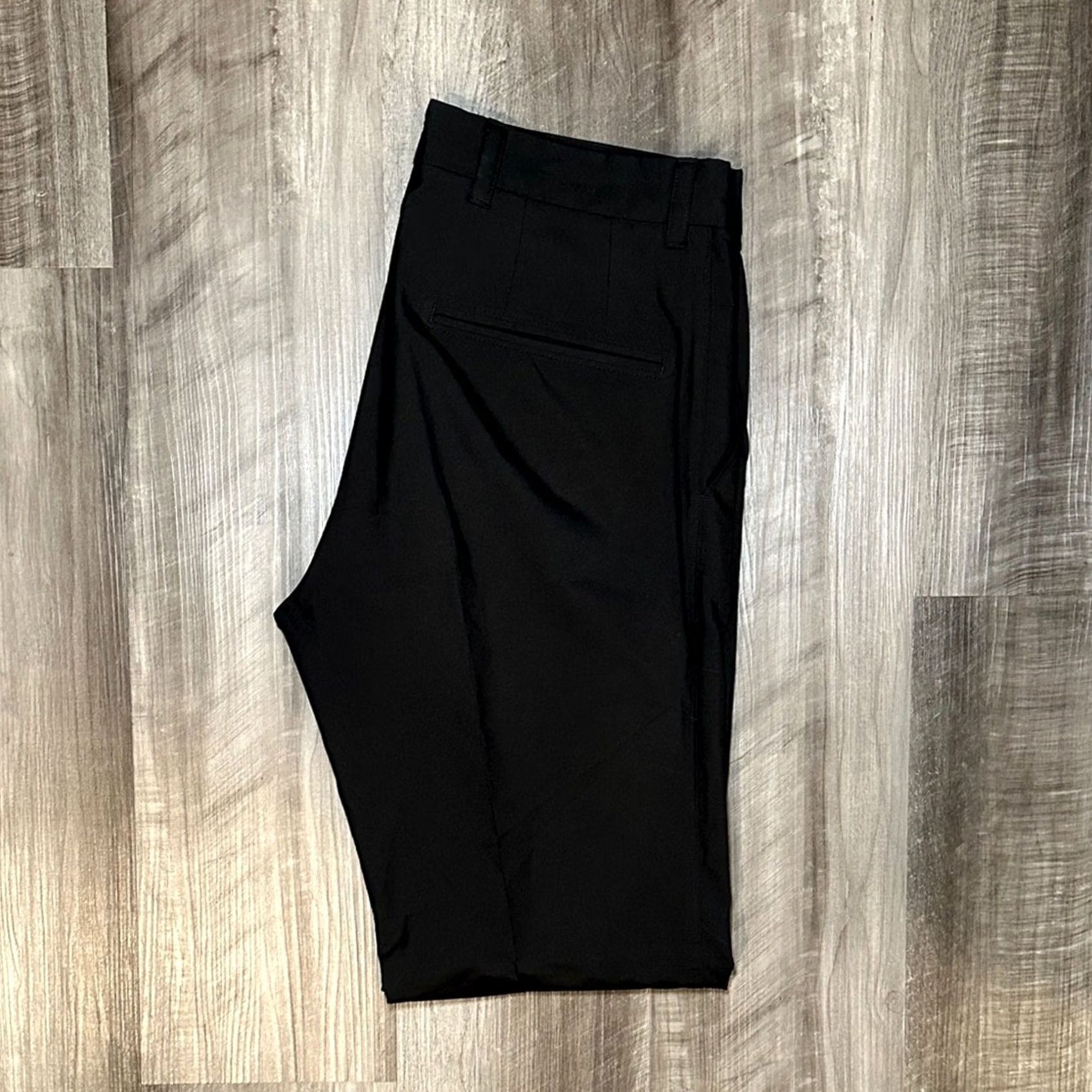 J.Lindeberg VINTAGE J.Lindeberg Regular Fit Lightweight Performance Golf Pants Chino Men 32 Regular Black 32x32 Size US 32 / EU 48 - 2 Thumbnail