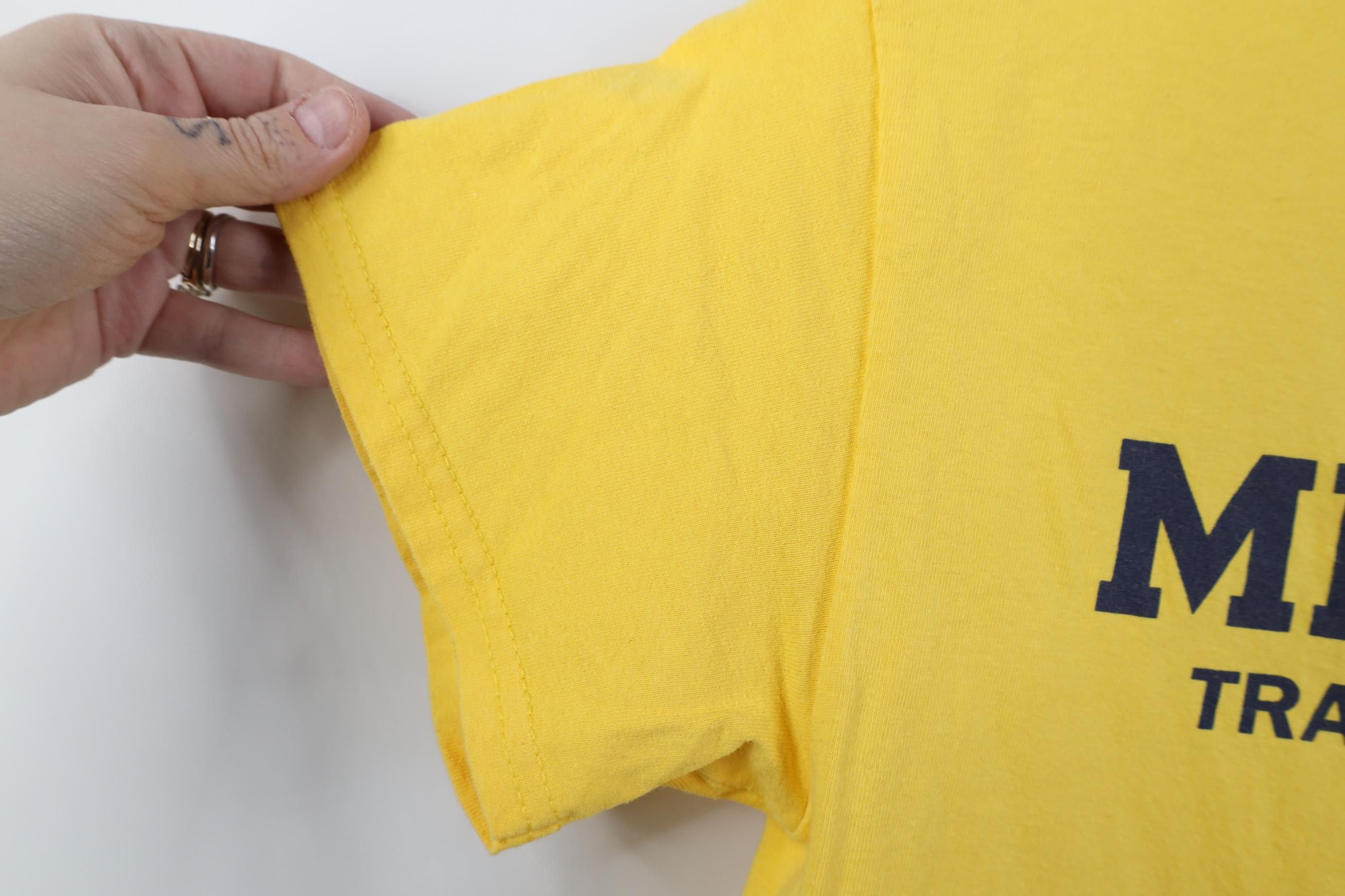 Vintage Y2K University of Michigan Track and Field Camp T-Shirt Size M / US 6-8 / IT 42-44 - 8 Thumbnail