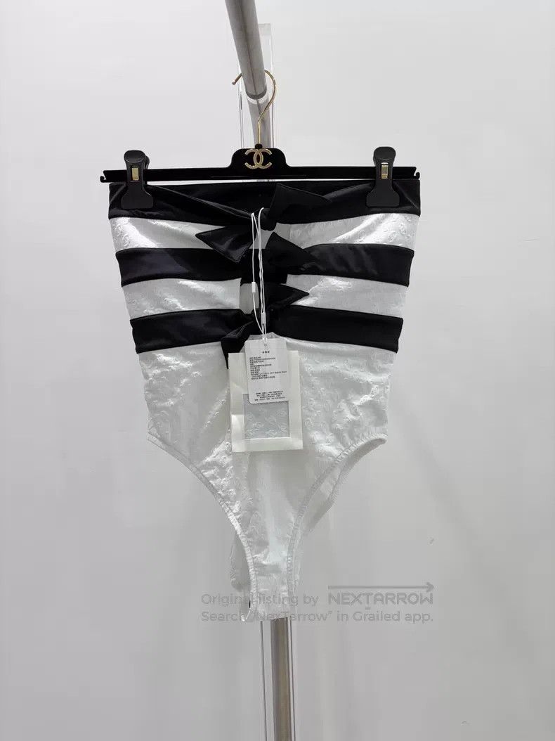 Chanel Chanel Black and white striped bow cc dark pattern one-pie Size 24" / US 00 / IT 34 - 1 Thumbnail