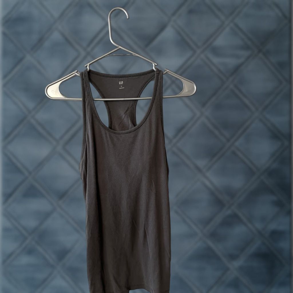 Gap Gap Tank Women Top Size Large Gray Solid Sleeveless Tank Built In Bra Size L / US 10 / IT 46 - 1 Thumbnail