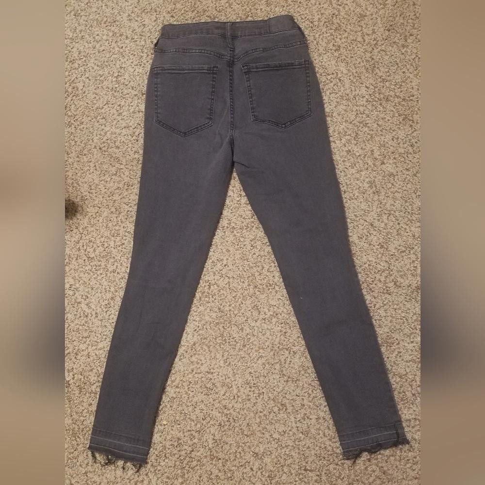 Aeropostale Aeropostale The Norma Jean Gray Distressed Hem Jeans Size 6 Size 28" / US 6 / IT 42 - 3 Thumbnail