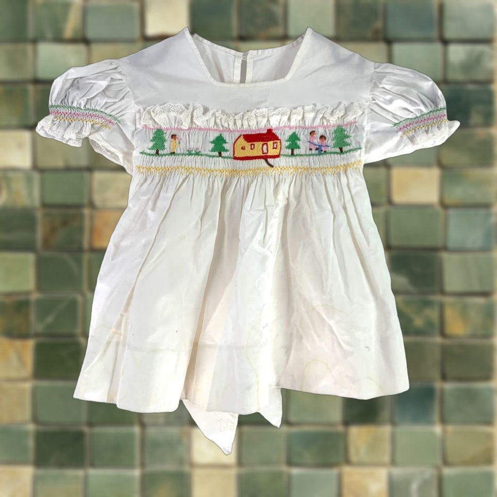 Vintage VINTAGE 1960s Handmade White Dress Girls Smocked House Trees Chest 19" Size ONE SIZE - 1 Thumbnail