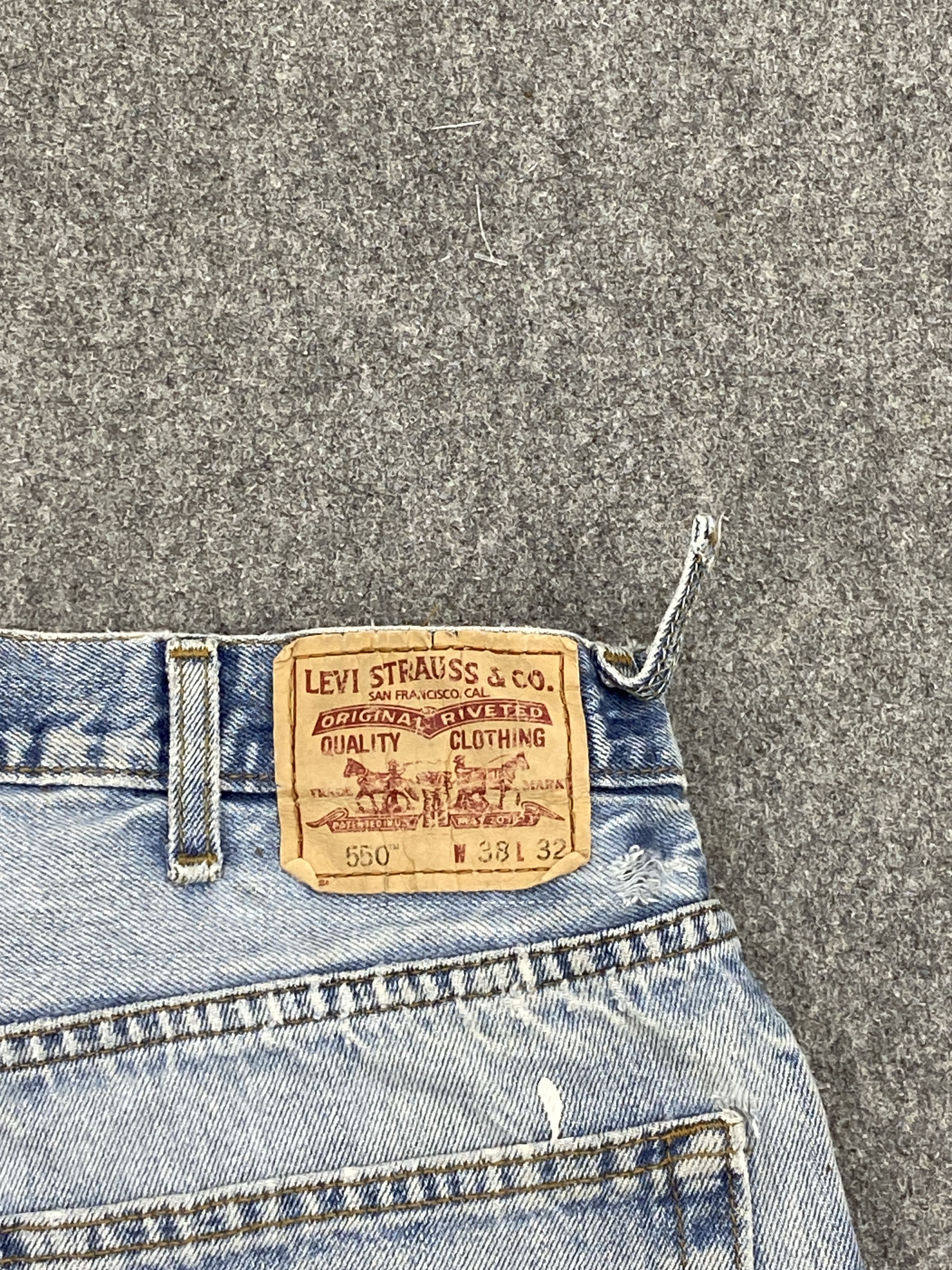 Levi's × Vintage Light Wash Vintage Levi's 550 Jeans DP2652 Size US 36 / EU 52 - 5 Thumbnail