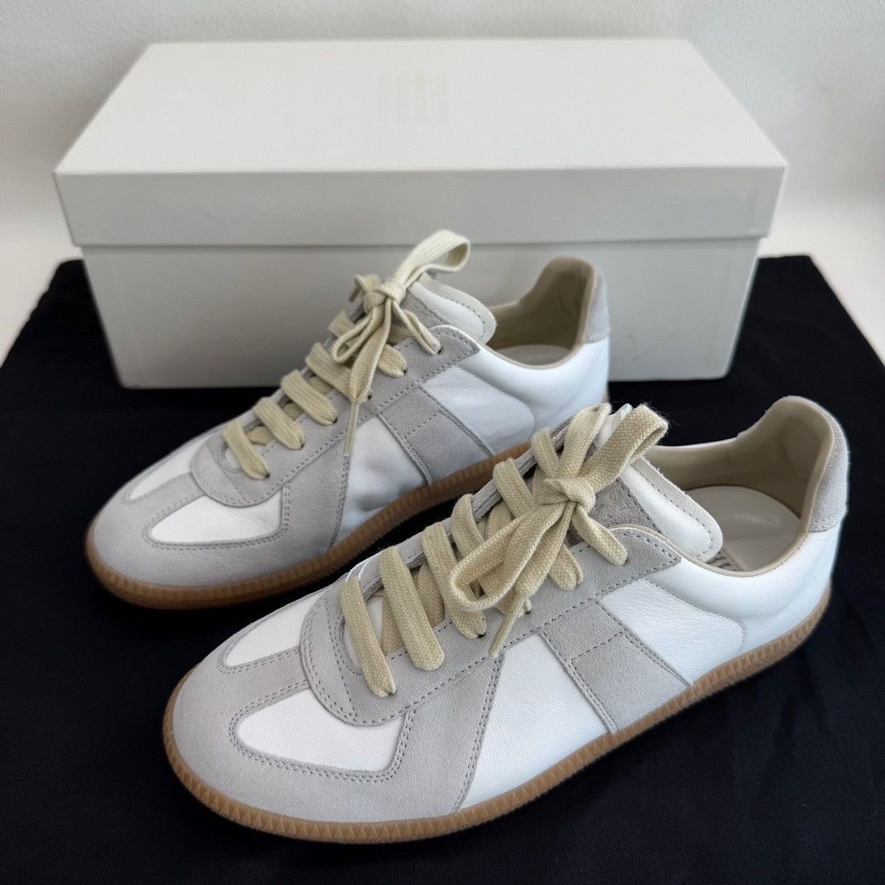 Maison Margiela Maison Margiela White Lowtop Sneakers us_6 Women Size US 6 / IT 36 - 1 Thumbnail