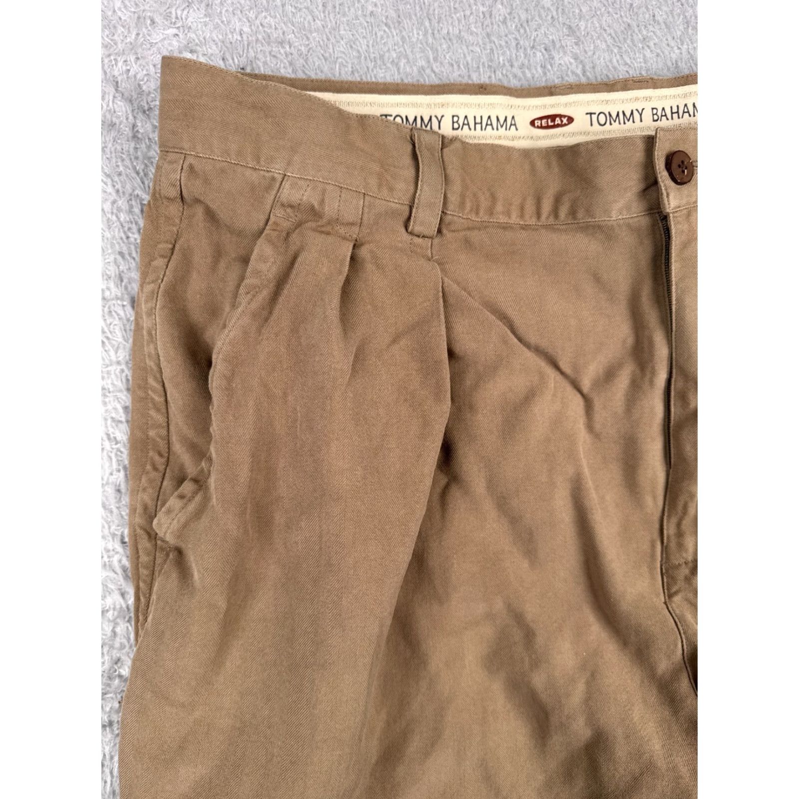 Tommy Bahama Tommy Bahama Shorts Men 36 Brown Bermuda Silk Pleated Beach Vacation 35x8 Cargo Pocket Relaxed Shorts Mens Beach Size US 36 / EU 52 - 4 Thumbnail