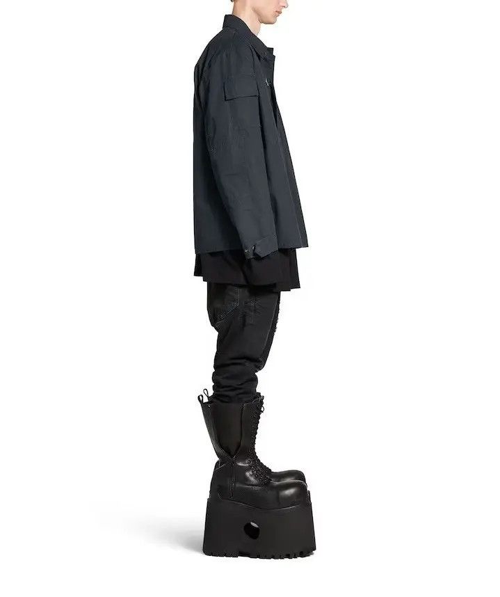 Balenciaga o1srvl11e0426 Military Shirt in Dark Grey Size US M / EU 48-50 / 2 - 5 Thumbnail