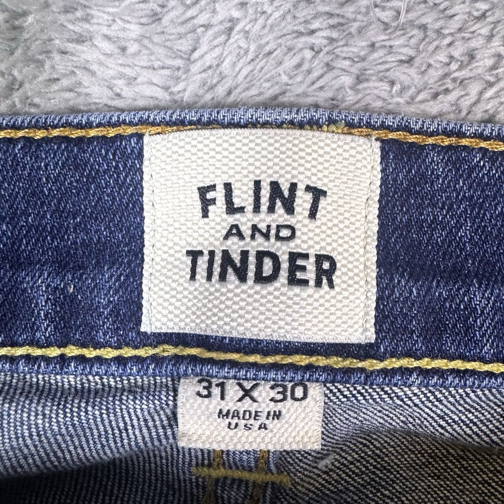 Flint And Tinder Flint and Tinder Jeans Mens 31x30 Slim Taper 5 Pocket Mid Rise Zip Fly Denim USA Jeans 31x30 Slim Tapered Men Stonewash Blue Denim USA Mens Jeans Size US 31 - 5 Thumbnail
