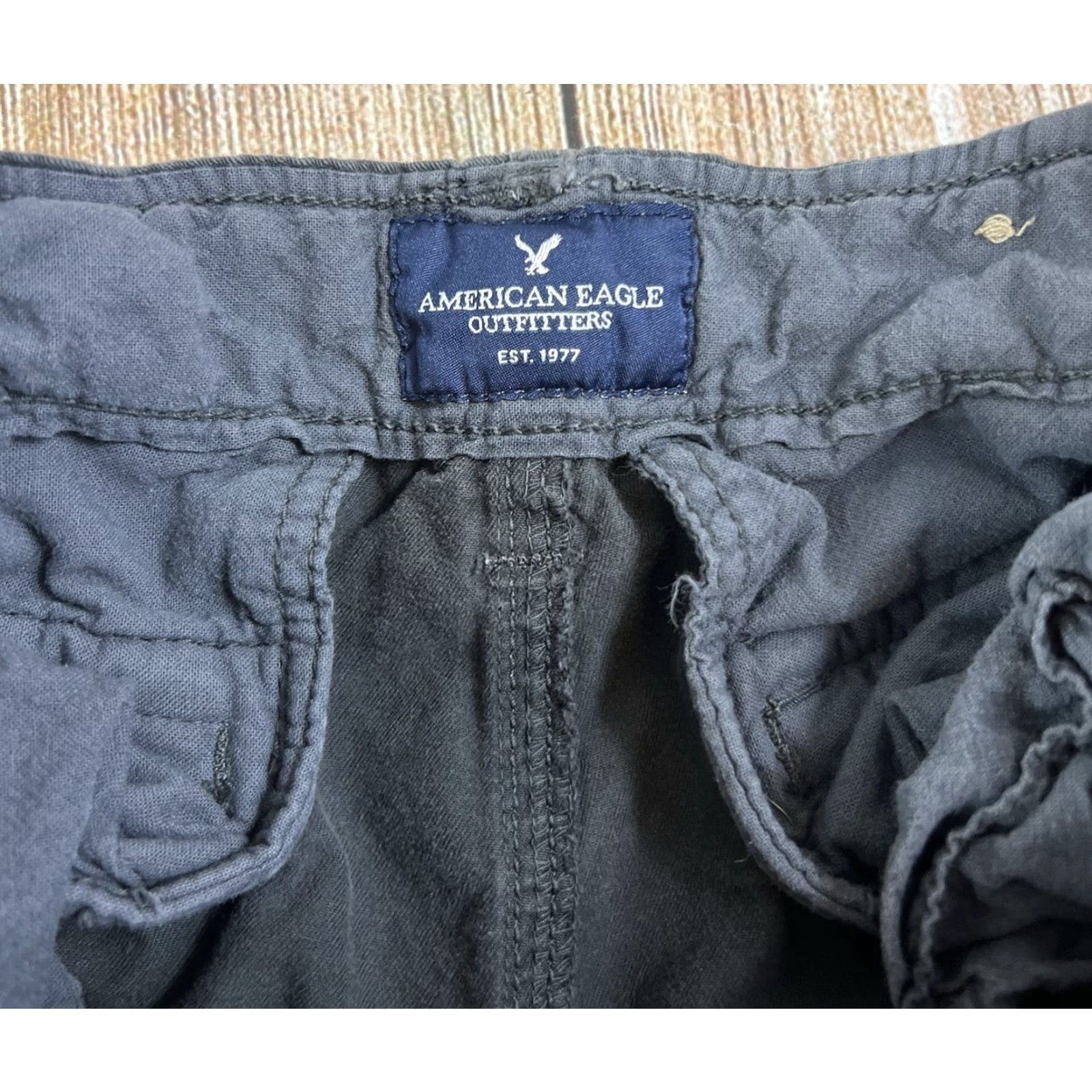 American Eagle Outfitters VINTAGE American Eagle Outfitters Mens Cargo Shorts Dark Gray 100% Cotton Sz 32 Regular Canvas Pocketed Cargo 10 Inseam Casual Outdoor Preppy Size US 32 / EU 48 - 3 Thumbnail