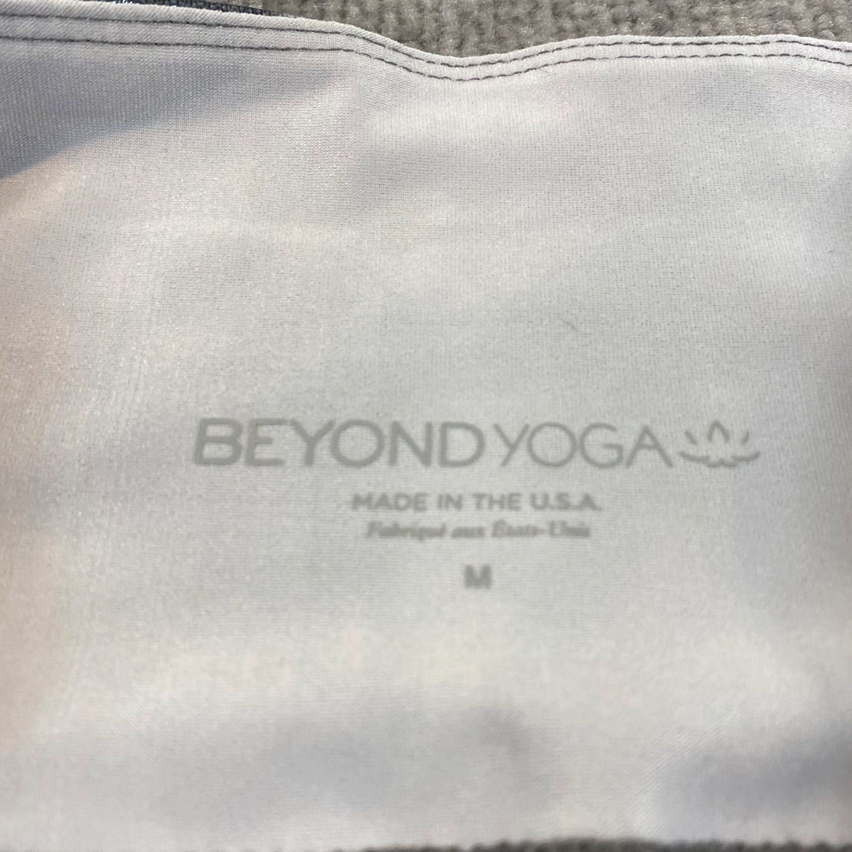 Beyond Yoga Beyond Yoga Legging Womens Medium Shiny Gray Capris High Rise Activewear Stretch Size 32" / US 10 / IT 46 - 4 Thumbnail