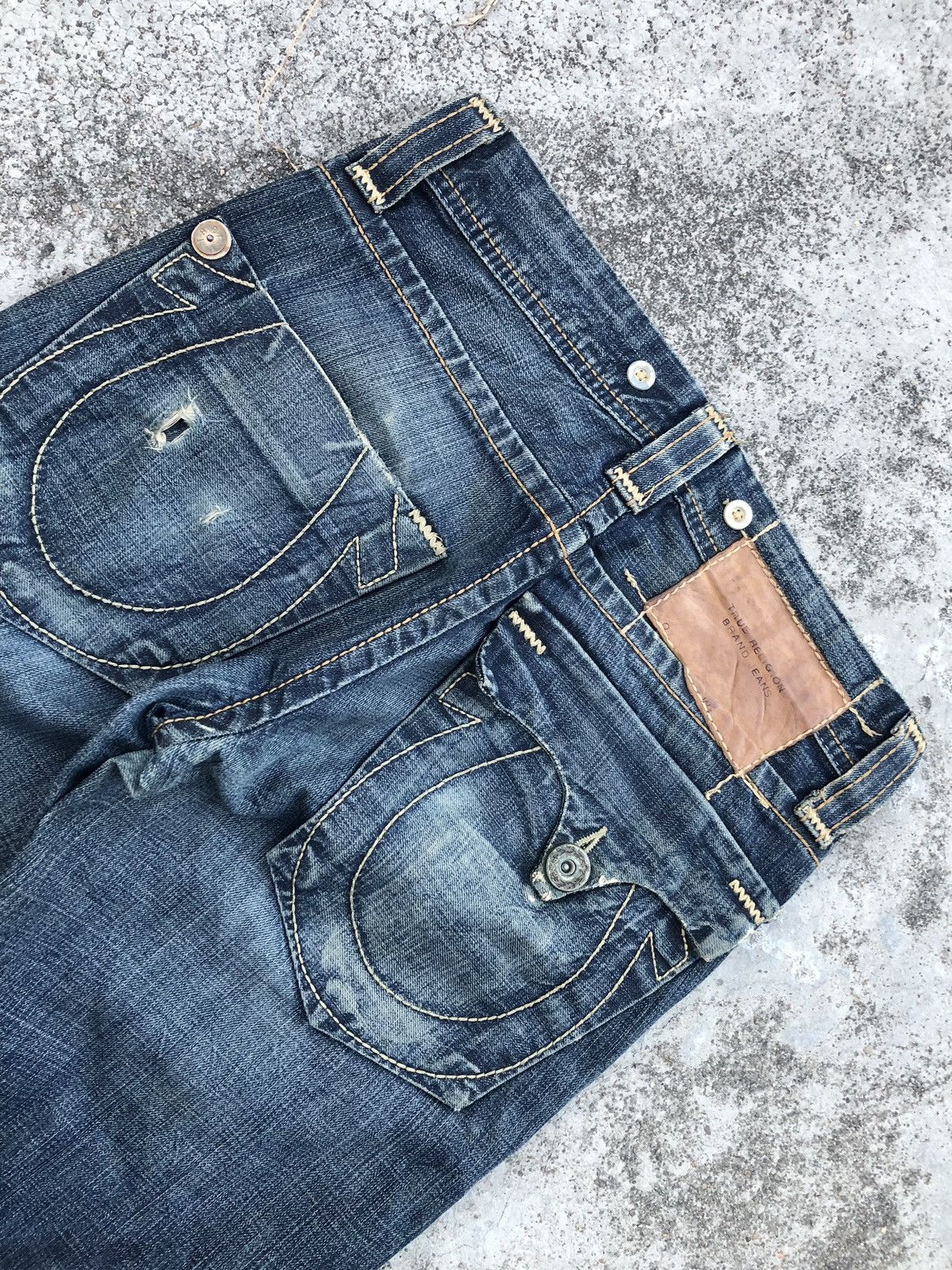 True Religion TRUE RELIGION WASHED BLUE DENIM Size US 31 - 10 Thumbnail