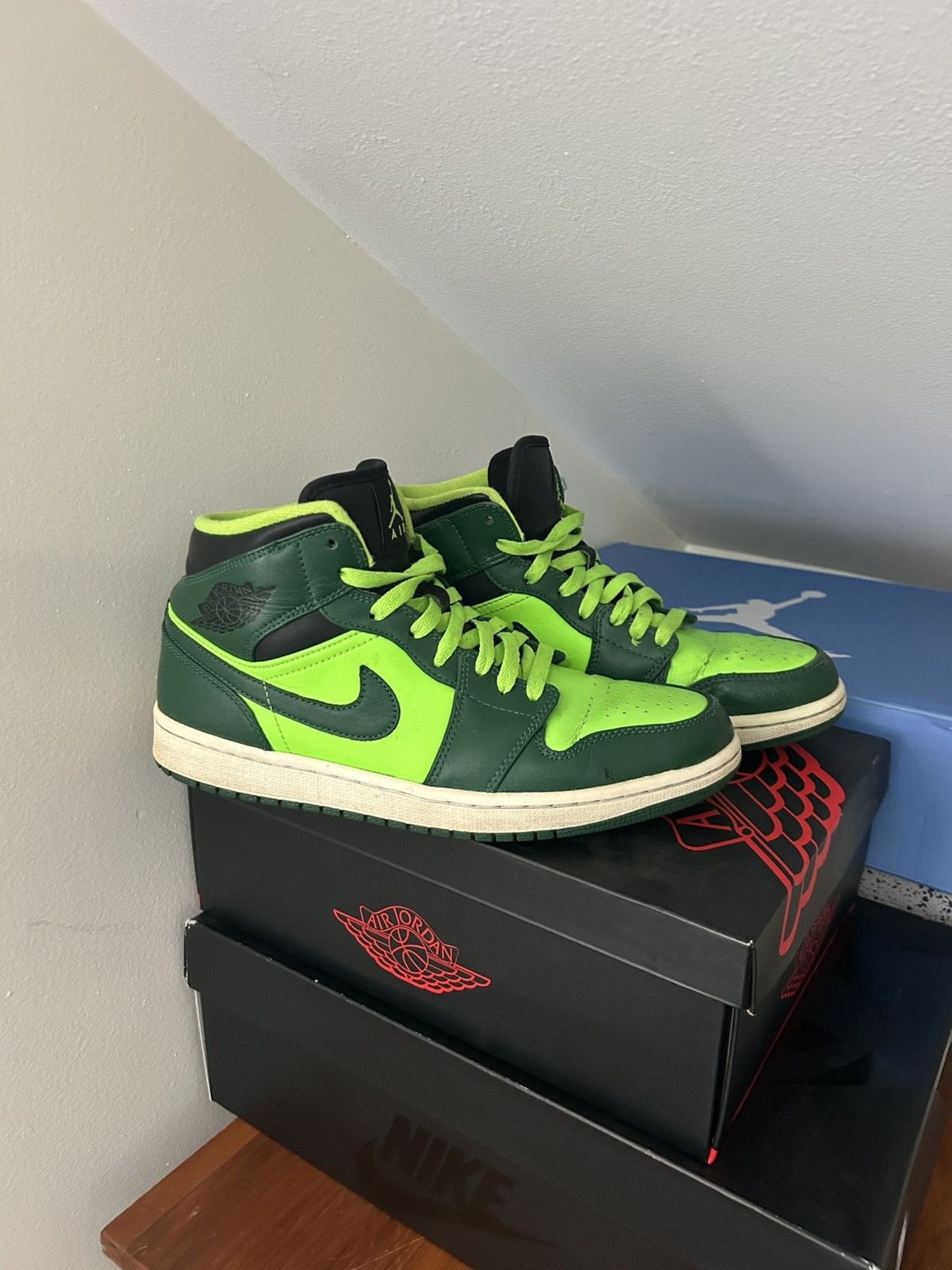 Jordan Brand Air Jordan Retro 1s Size US 9 / EU 42 - 1 Thumbnail