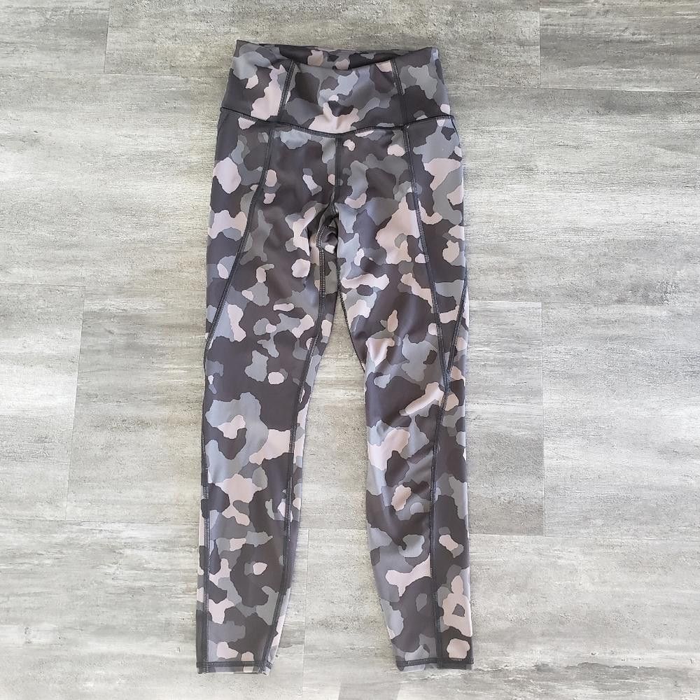 Designer Grey Lightning Camo ATHLETA Stash Pocket Legging Size 26" / US 2 / IT 38 - 1 Thumbnail