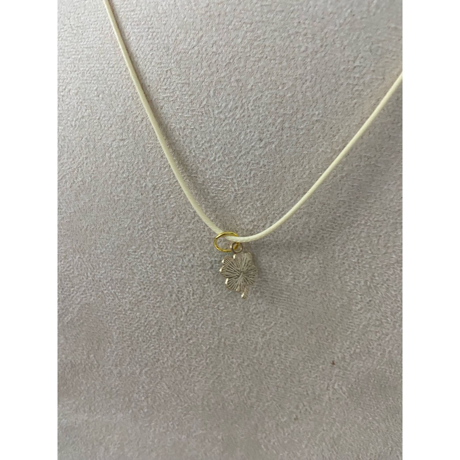 Handmade Bright green shamrock pendant necklace Size ONE SIZE - 3 Thumbnail