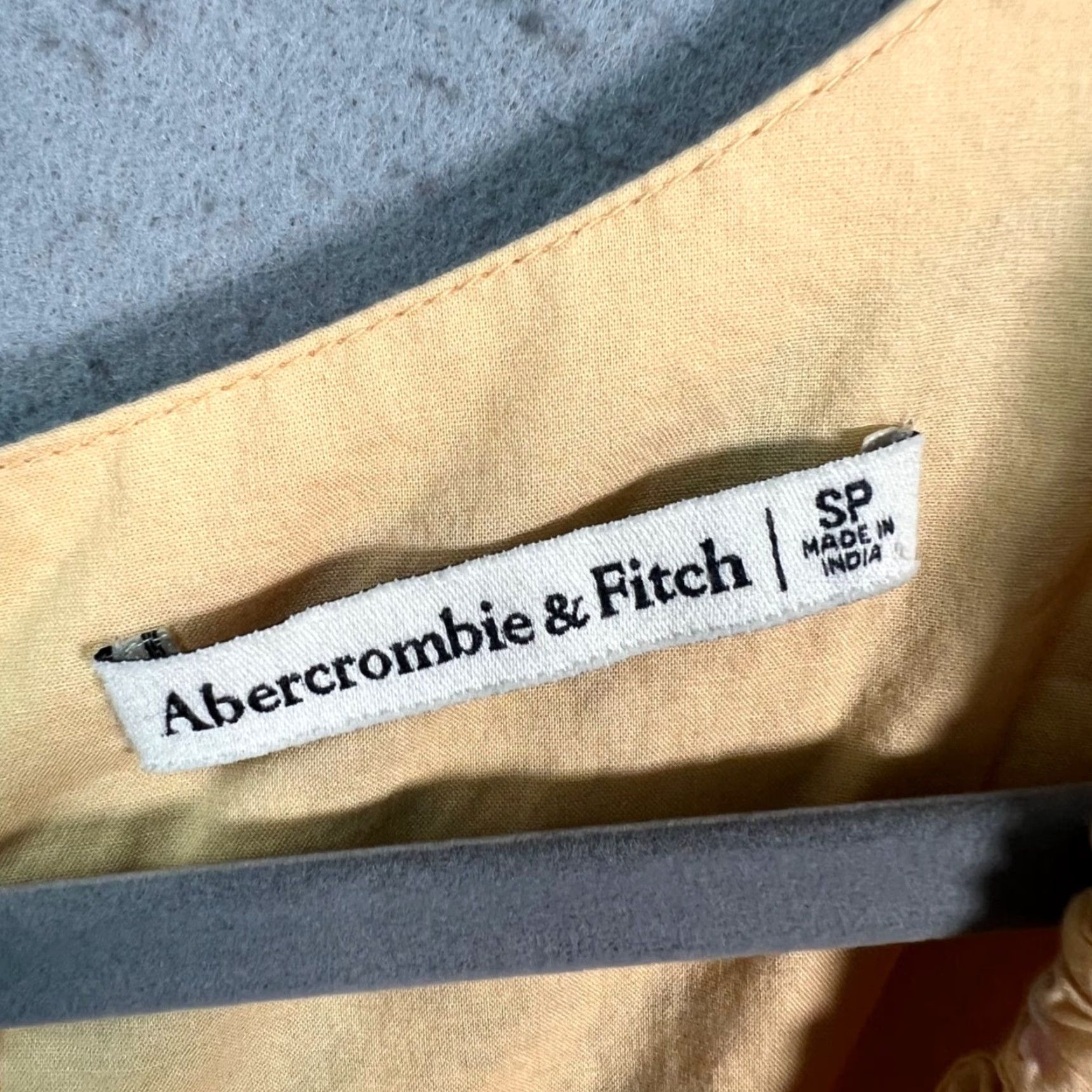 Abercrombie & Fitch VINTAGE Abercrombie & Fitch SP Yellow Floral Puff-Sleeve Mini Dress w/ Ruffle V-Neckline Dress? Size S / US 4 / IT 40 - 3 Thumbnail