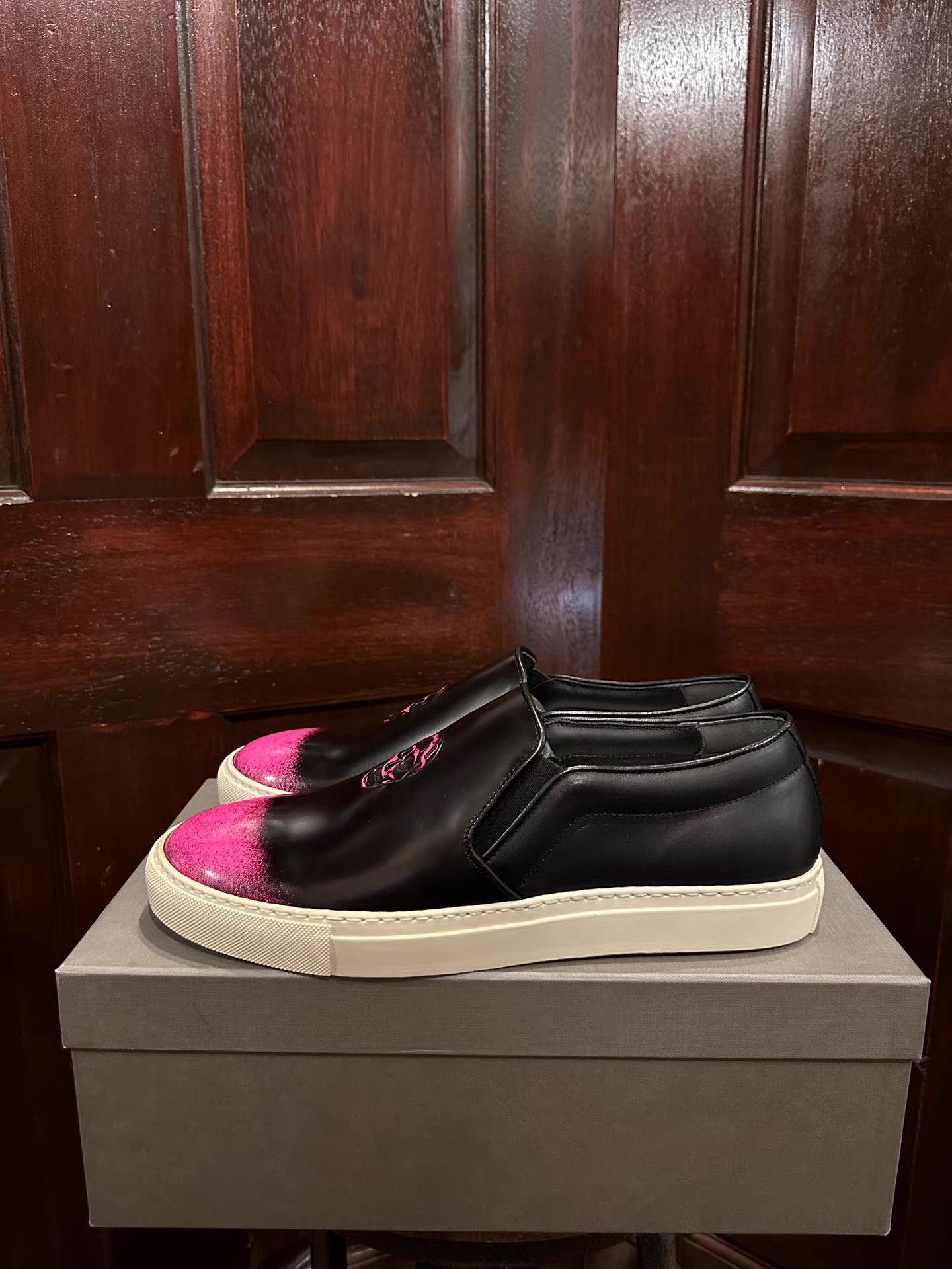 Alexander McQueen Alexander McQueen Men's Embossed Pink Skull Slip-Ons Ｑ25 Size US 7 / EU 40 - 2 Thumbnail