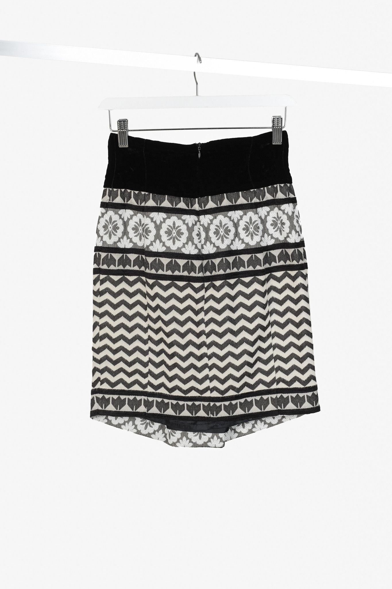 Emporio Armani Emporio Armani AW/09 Chevron-Jacquard Velvet-Waist Skirt Size 25" / US 0 / IT 36 - 2 Thumbnail