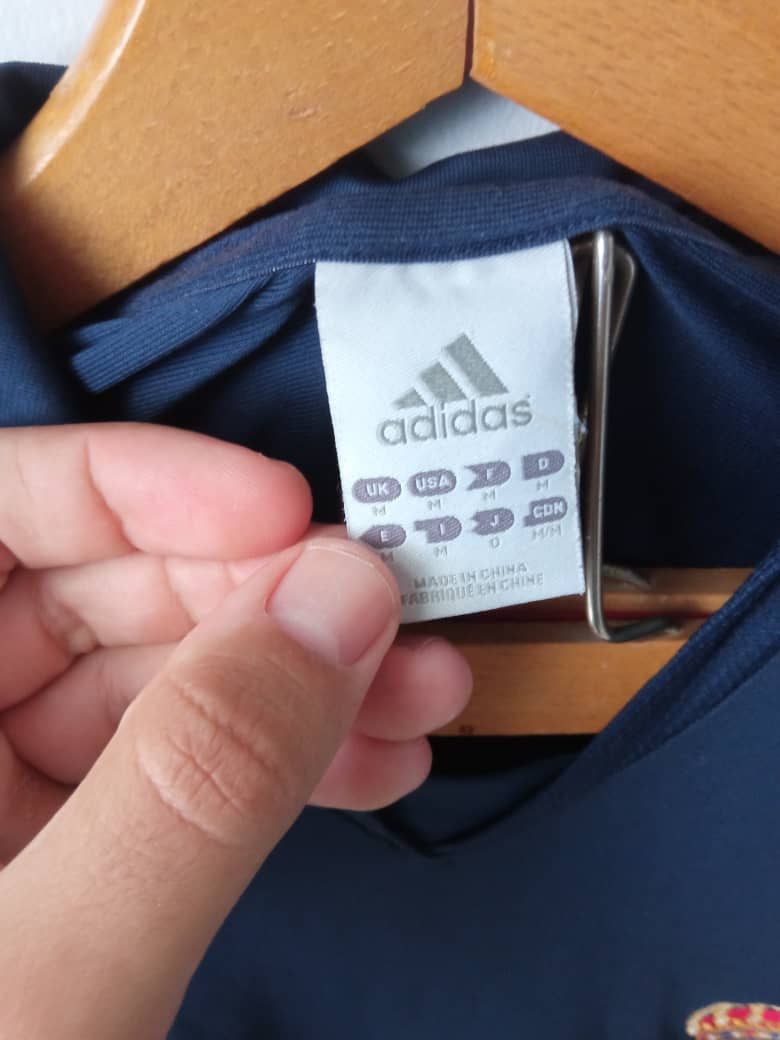 Vintage Vintage Adidas Real Madrid 2004/05 Away kit Jerseys Size US M / EU 48-50 / 2 - 7 Thumbnail