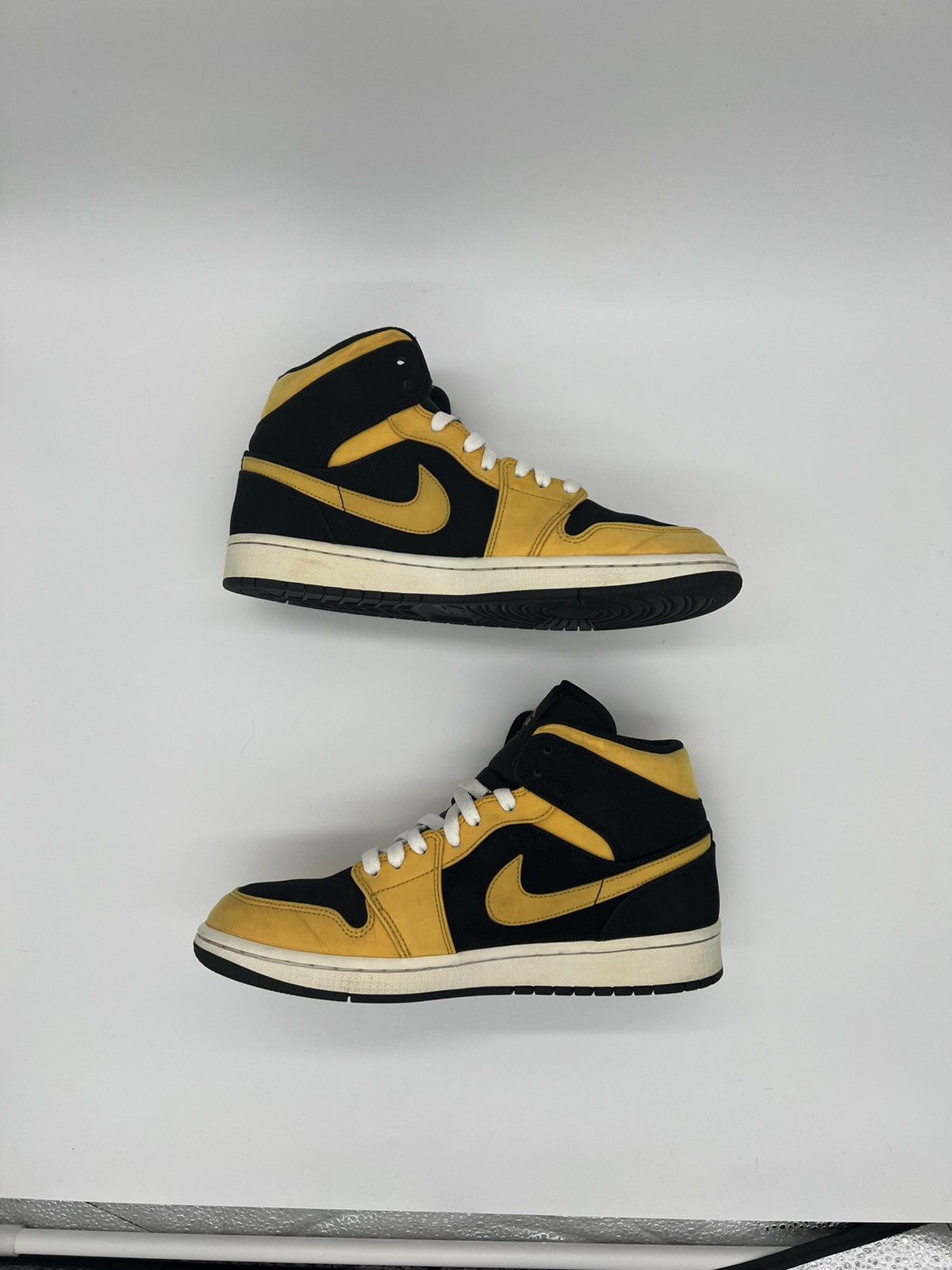 Jordan Brand Jordan 1 Mid Reverse New Love Size 8.5M Size US 8.5 / EU 41-42 - 2 Thumbnail