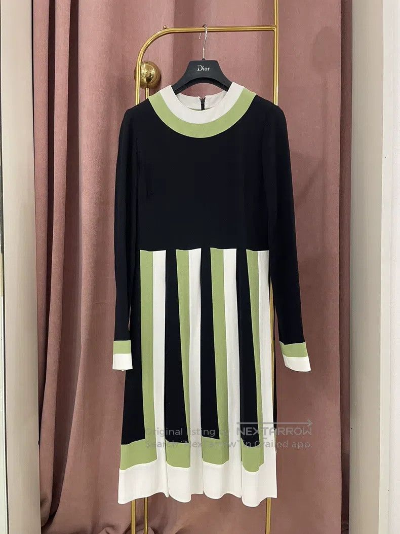 Valentino Valentino Black, white and green color-blocked long-sleeve Size M / US 6-8 / IT 42-44 - 1 Thumbnail