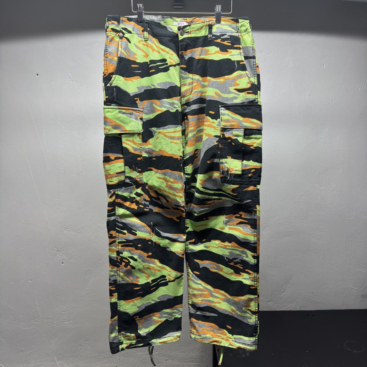 ERL ERL Camo Cargo Pants Faded Distressed Large Size US 36 / EU 52 - 1 Thumbnail