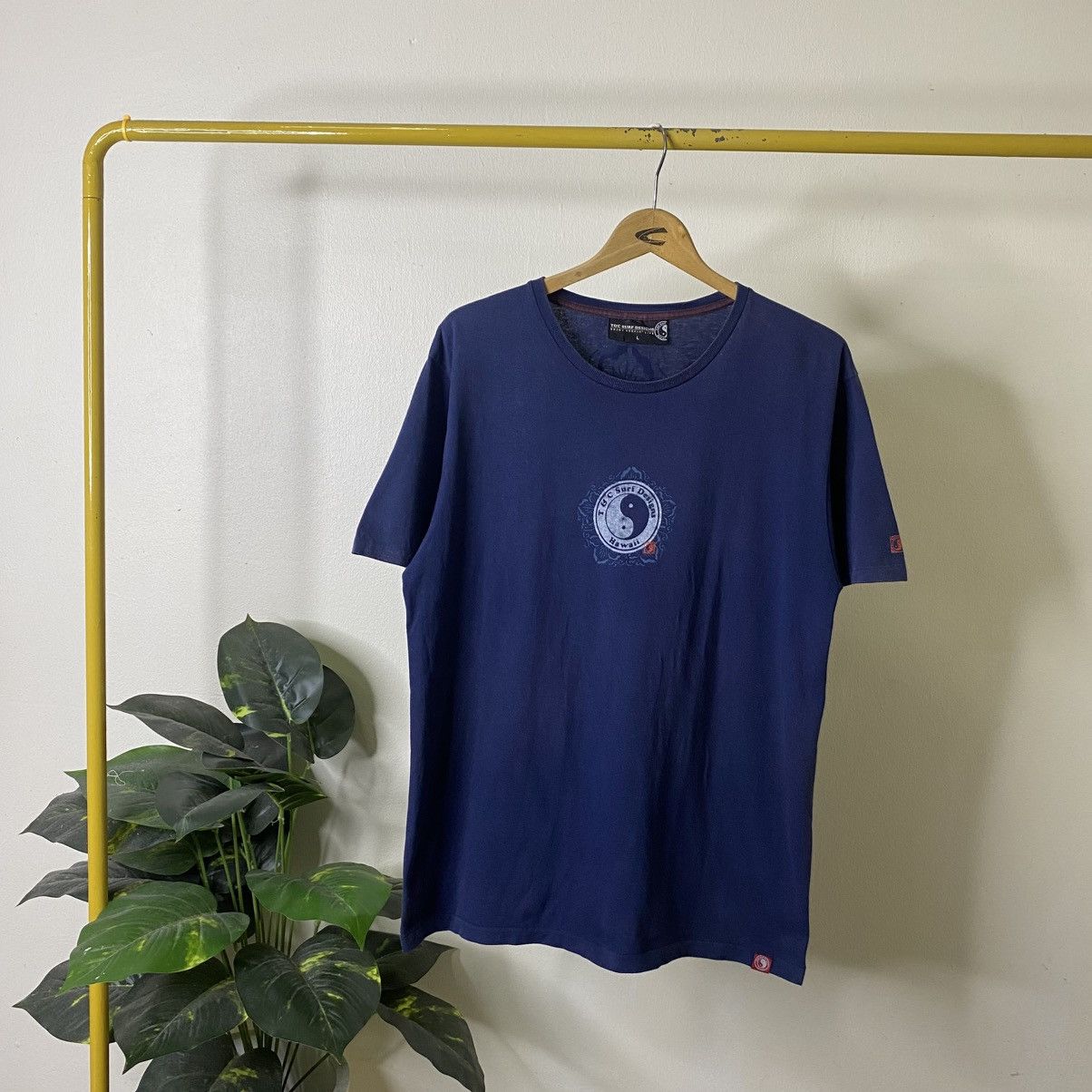 Vintage Vintage Y2K T&C Surf Ying Yang Logo Tee Size US L / EU 52-54 / 3 - 7 Thumbnail