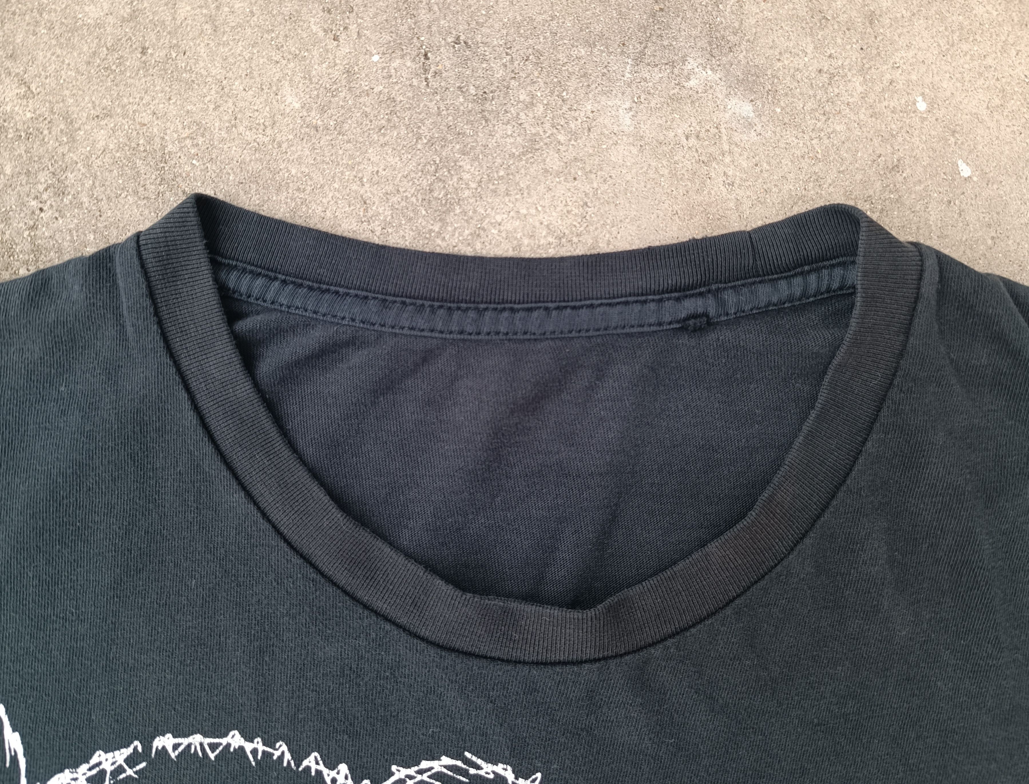 Japanese Brand × Kaws × Uniqlo kaws x uniqlo tee Size US XL / EU 56 / 4 - 2 Thumbnail