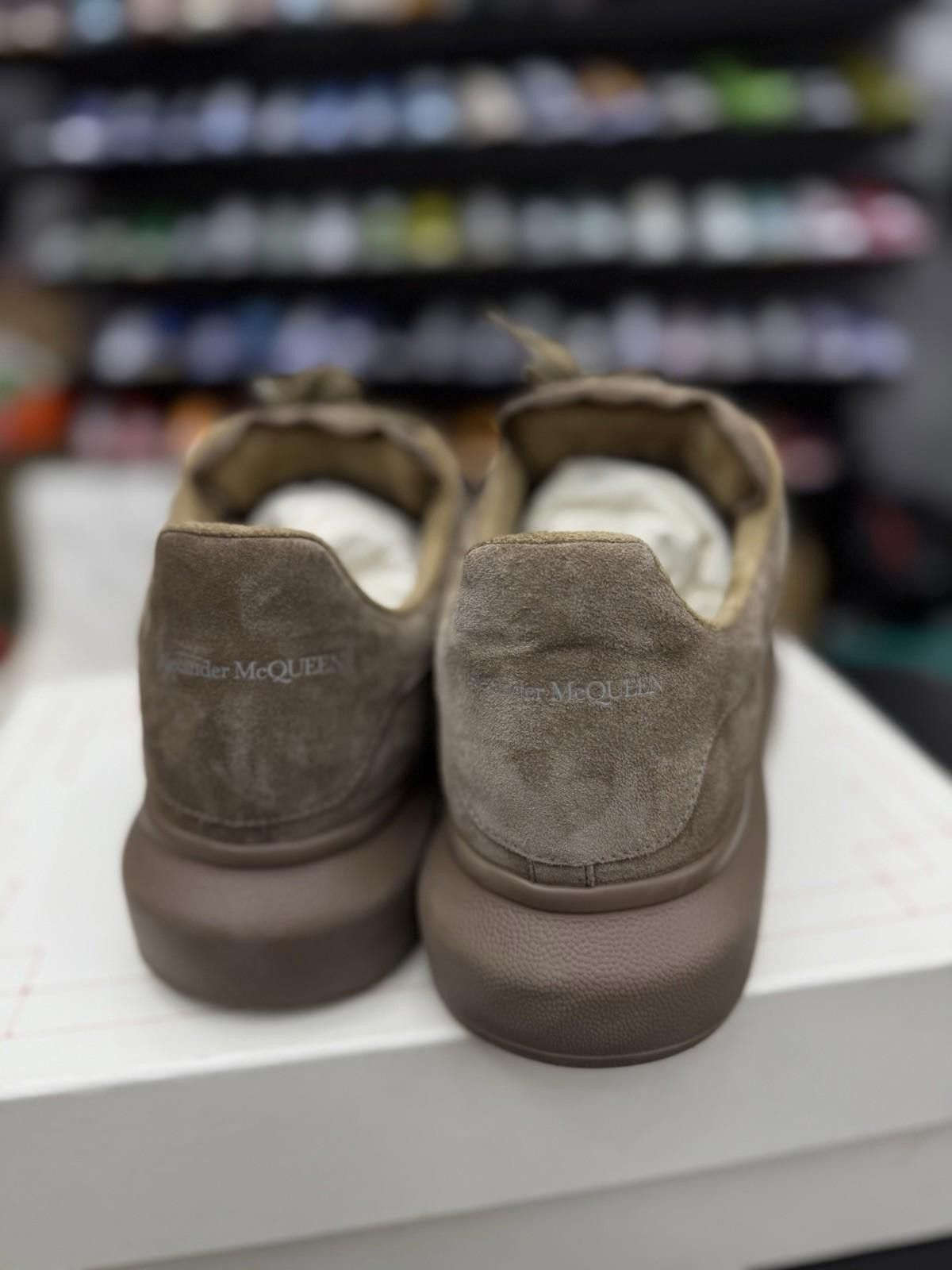 Alexander McQueen Alexander McQueen Sneaker Suede Brown Size 12US/45EU Size US 12 / EU 45 - 12 Thumbnail