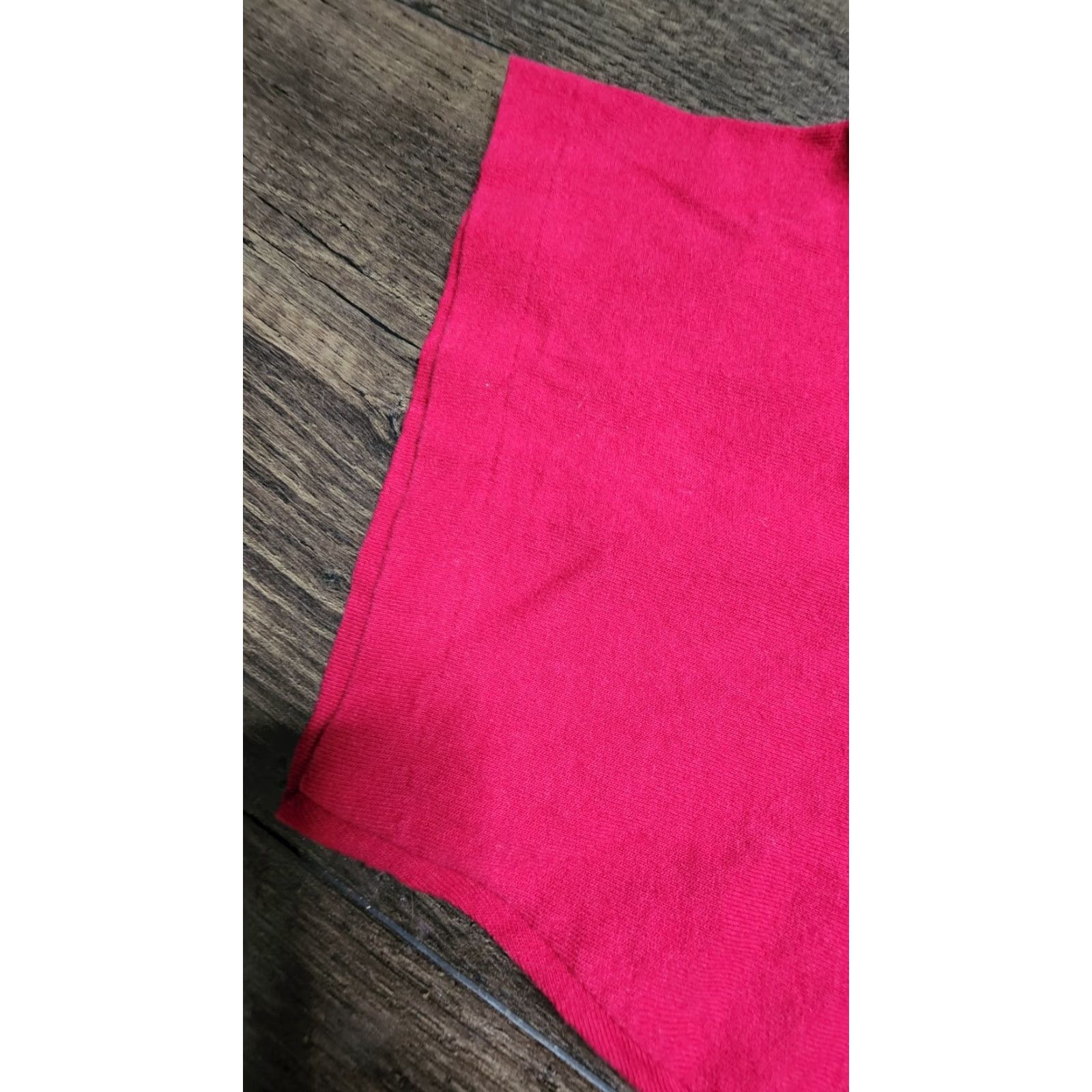 Hanes VINTAGE Hanes Her Way T-Shirt Main Selling Point: Hanes Brand, T Shirt, Adult, M, Red, Short Sleeve, 100% Cotton, Single Stitch, 90s, Vintage, Women Size M / US 6-8 / IT 42-44 - 4 Thumbnail