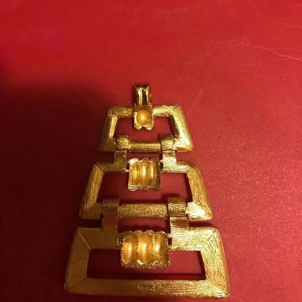 Designer Stylish Vintage 3-Tiered Brooch with Gold Accents Size ONE SIZE - 2 Thumbnail
