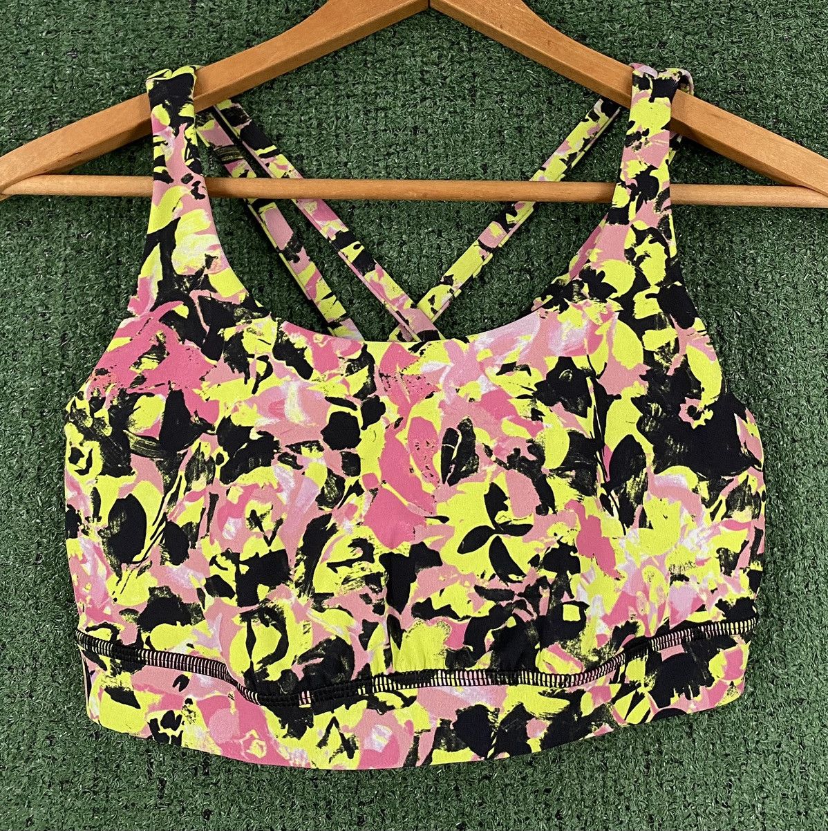 Lululemon Lululemon Energy Sports Bra Inflect Floral Women’s SZ 6 Size M / US 6-8 / IT 42-44 - 1 Thumbnail