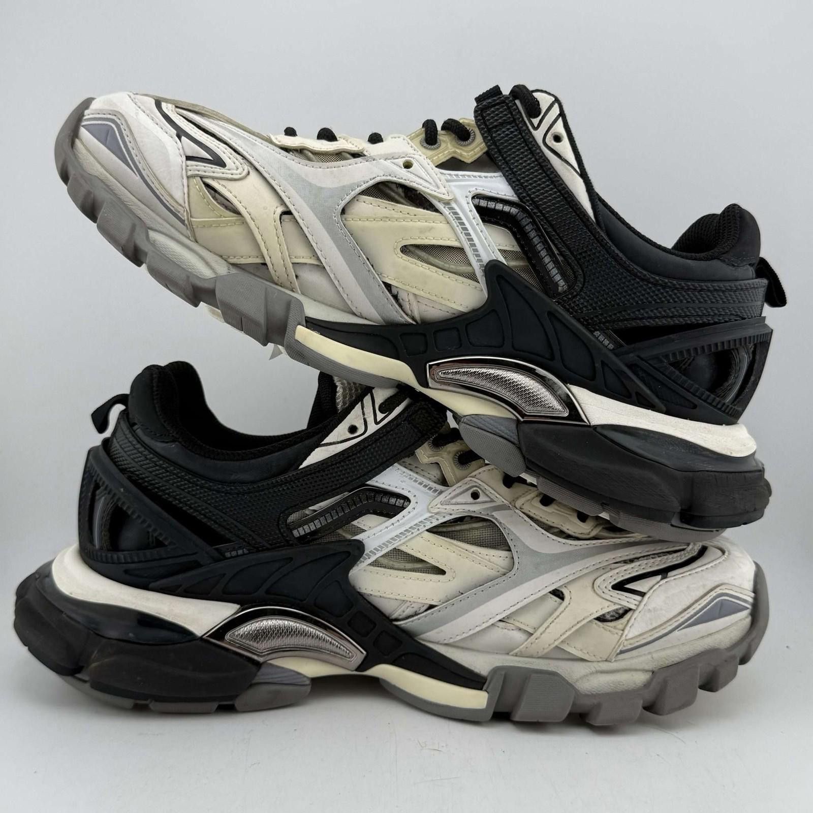Balenciaga Balenciaga Track 2.0 Trainer Black/White 7UK Used OG Box Size US 8 / EU 41 - 7 Thumbnail