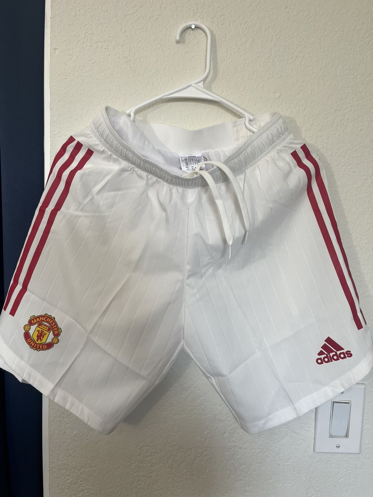 Adidas Adidas Manchester United Home Soccer Shorts 21/22 Authentic Size US 29 - 1 Thumbnail