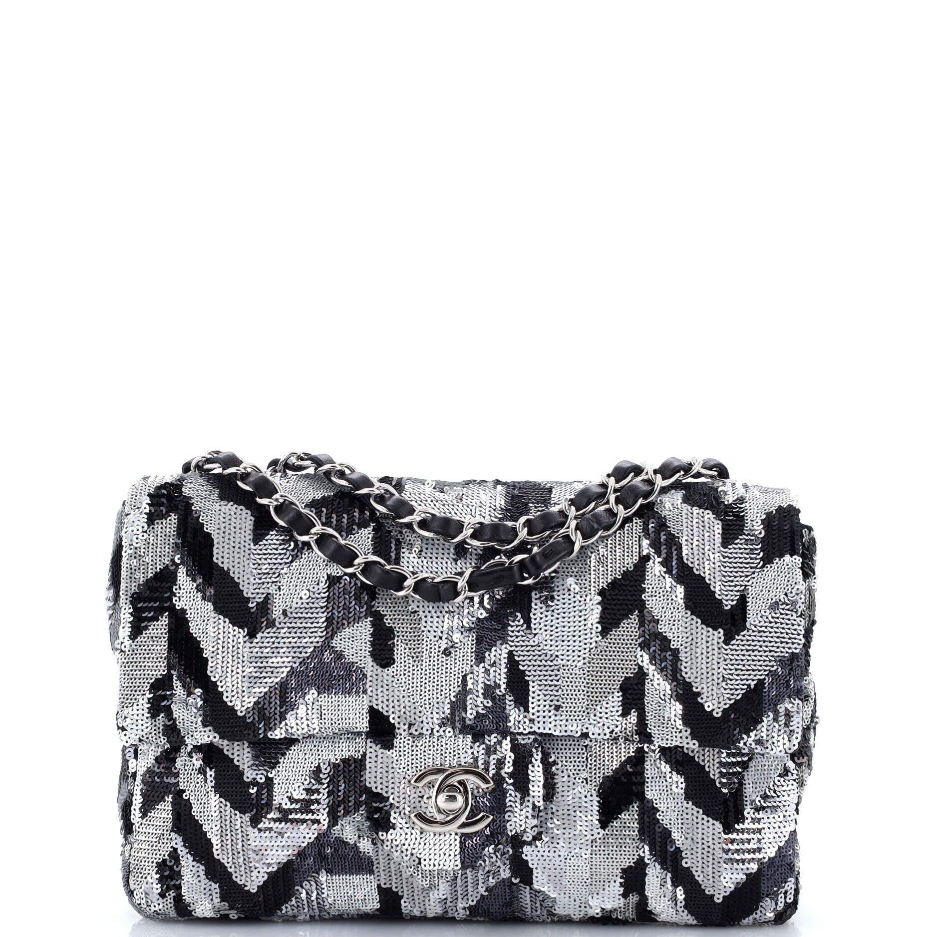 Chanel CC Chain Flap Bag Size ONE SIZE - 1 Thumbnail