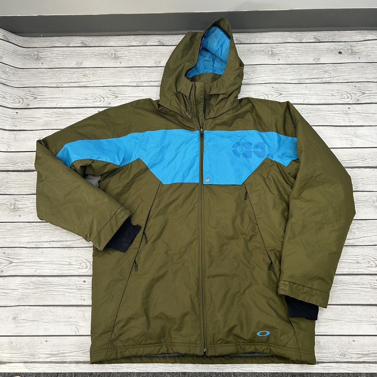 image of 2008 Oakley Skiing Jacket in Olive, Men's (Size 2XL)