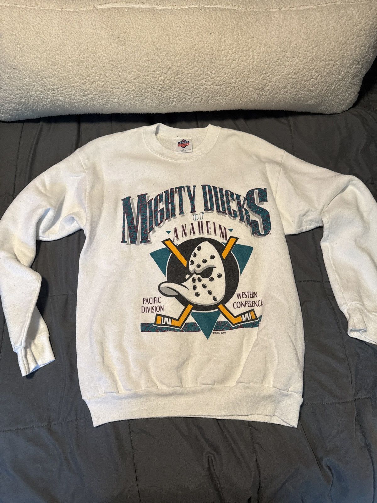 Champion Anaheim ducks vintage crew sweater Size US L / EU 52-54 / 3 - 4 Thumbnail
